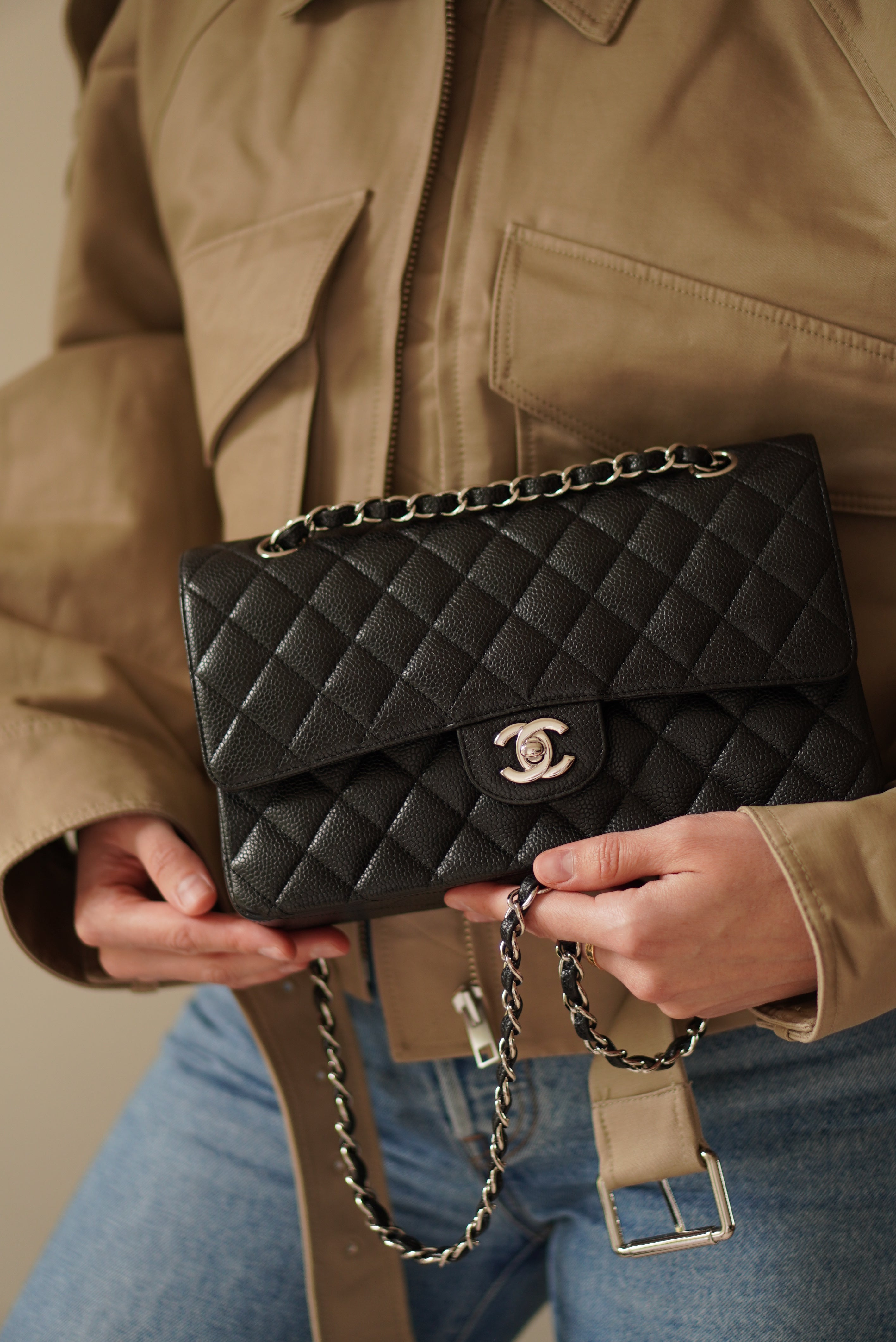 Chanel classic medium sales