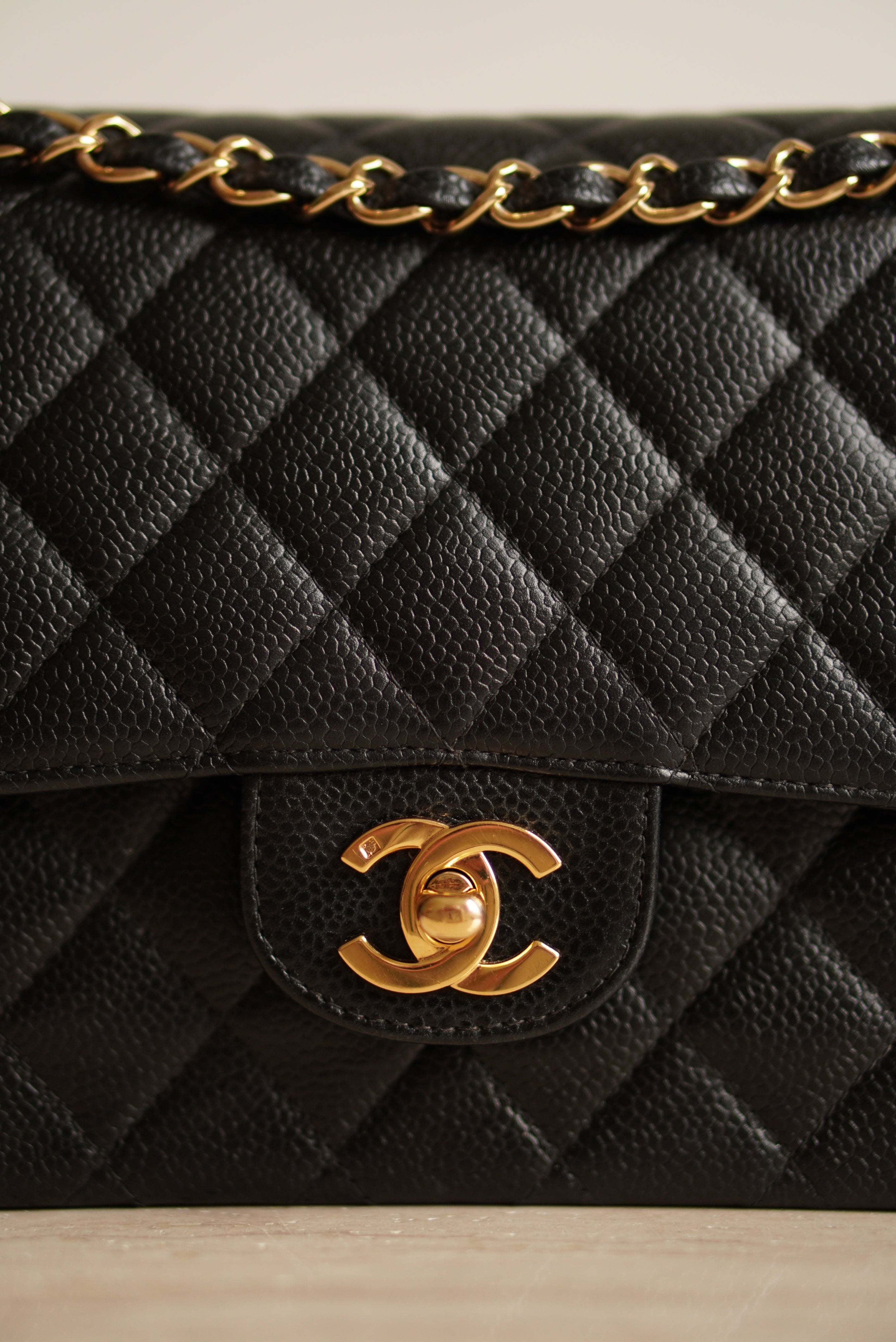 CHANEL CLASSIC MEDIUM DOUBLE FLAP