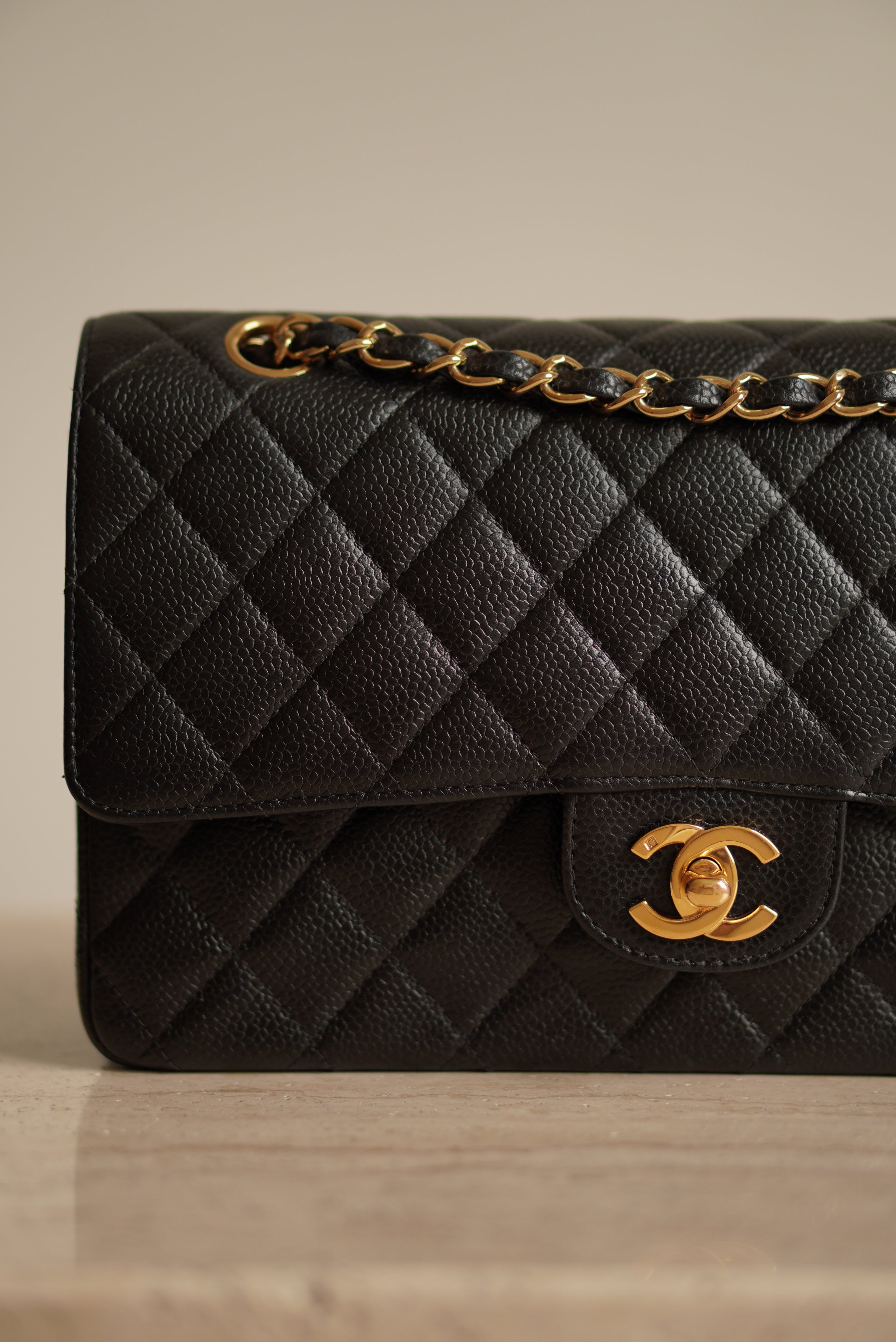 CHANEL CLASSIC MEDIUM DOUBLE FLAP