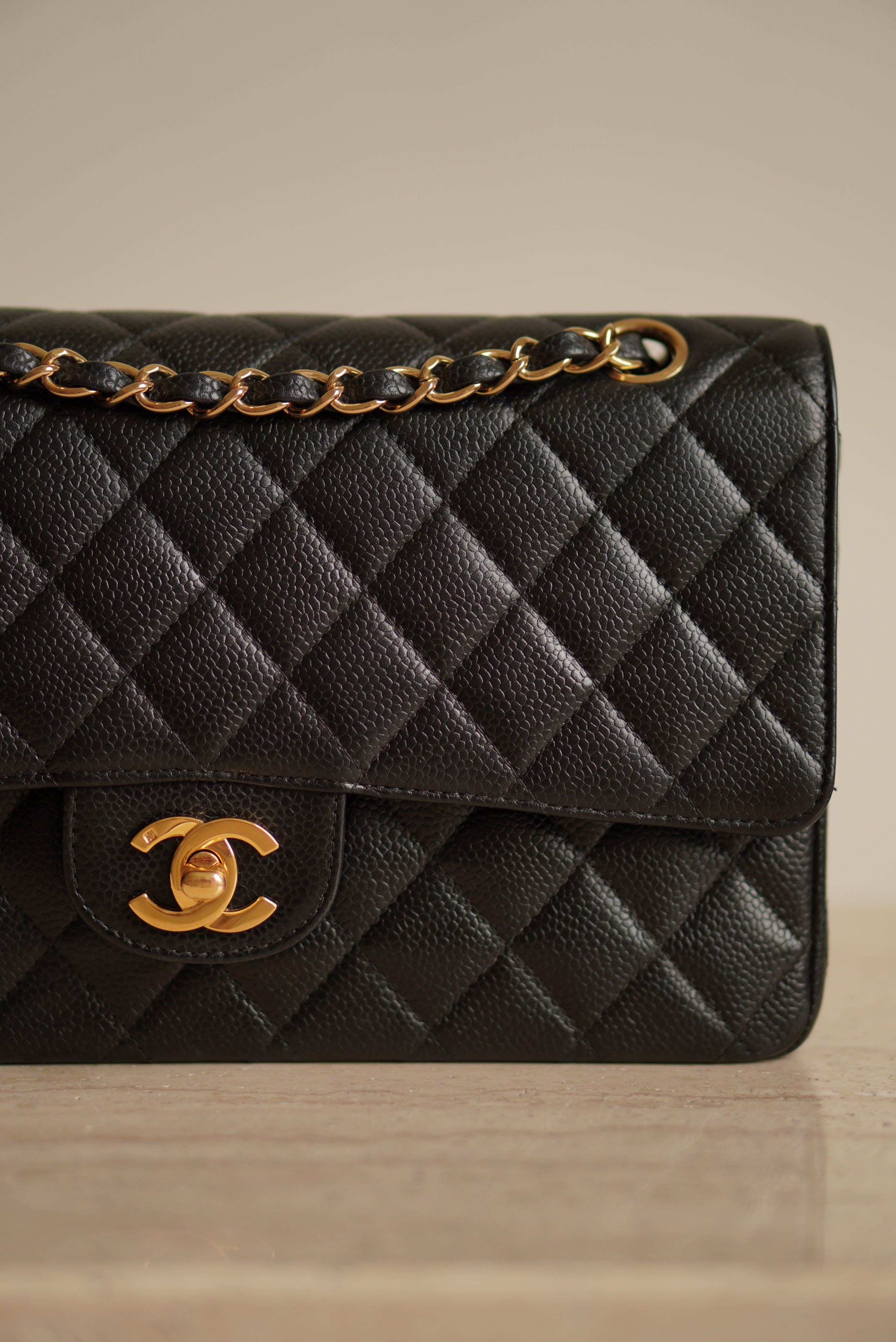 CHANEL CLASSIC MEDIUM DOUBLE FLAP