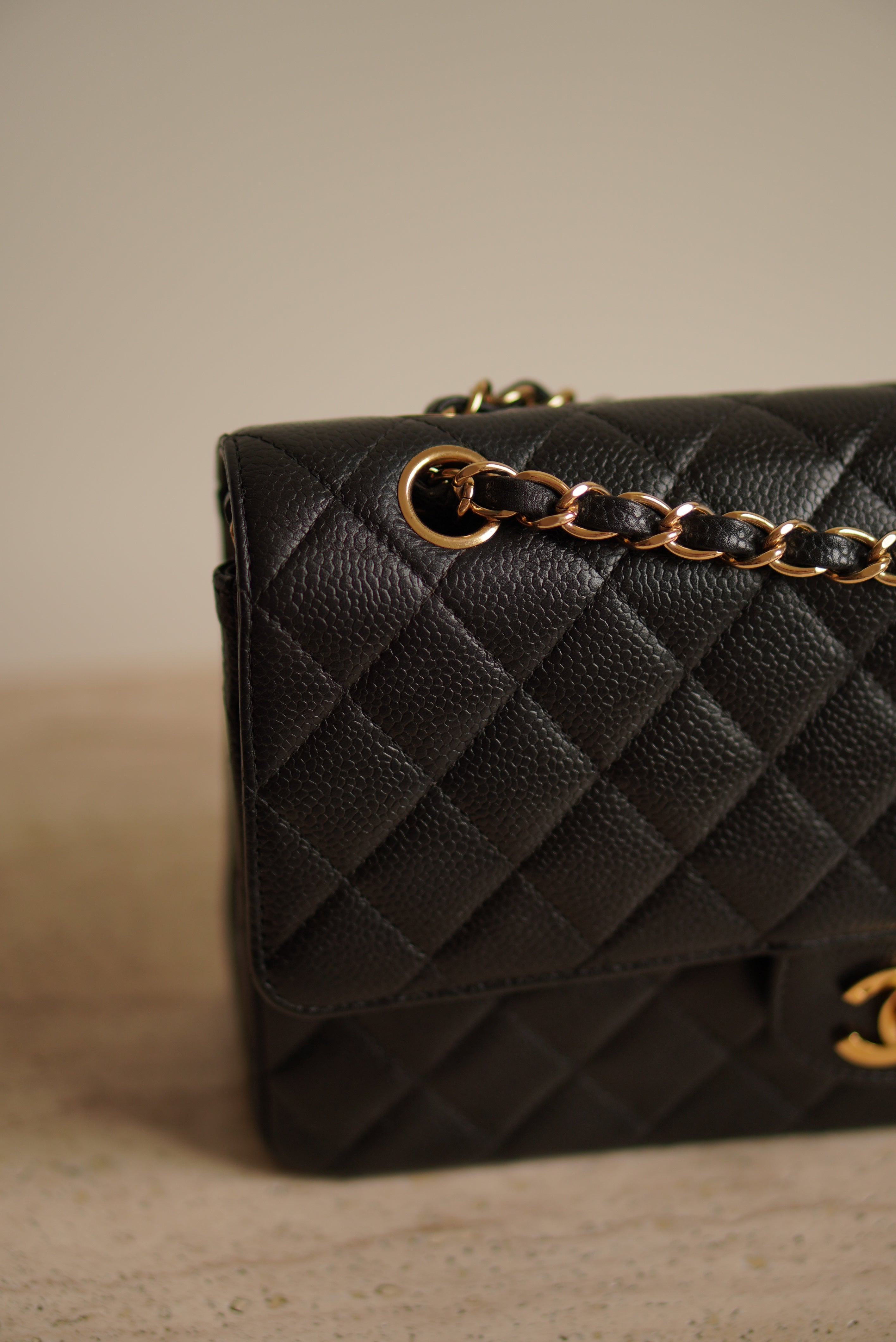 CHANEL CLASSIC MEDIUM DOUBLE FLAP