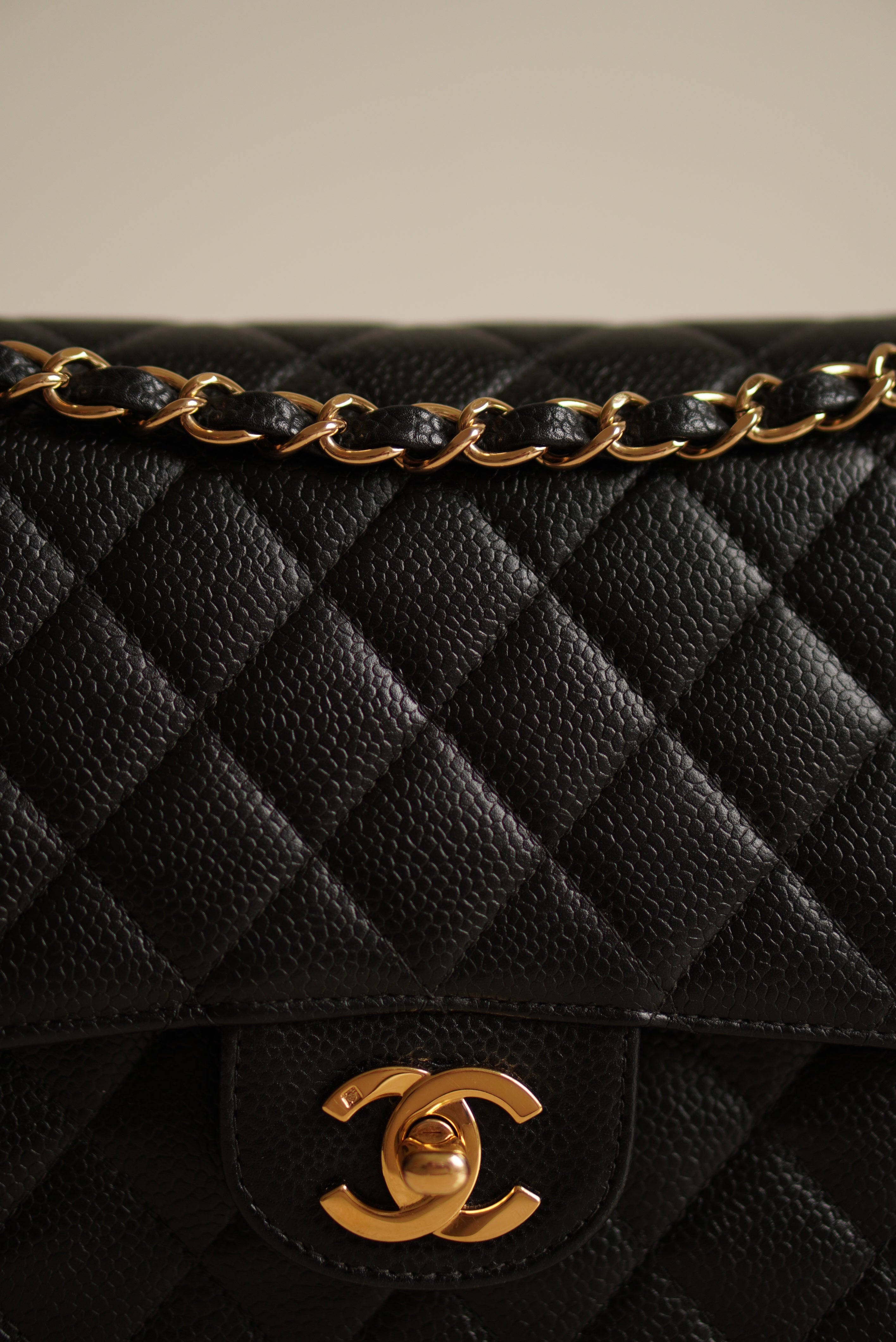 CHANEL CLASSIC MEDIUM DOUBLE FLAP