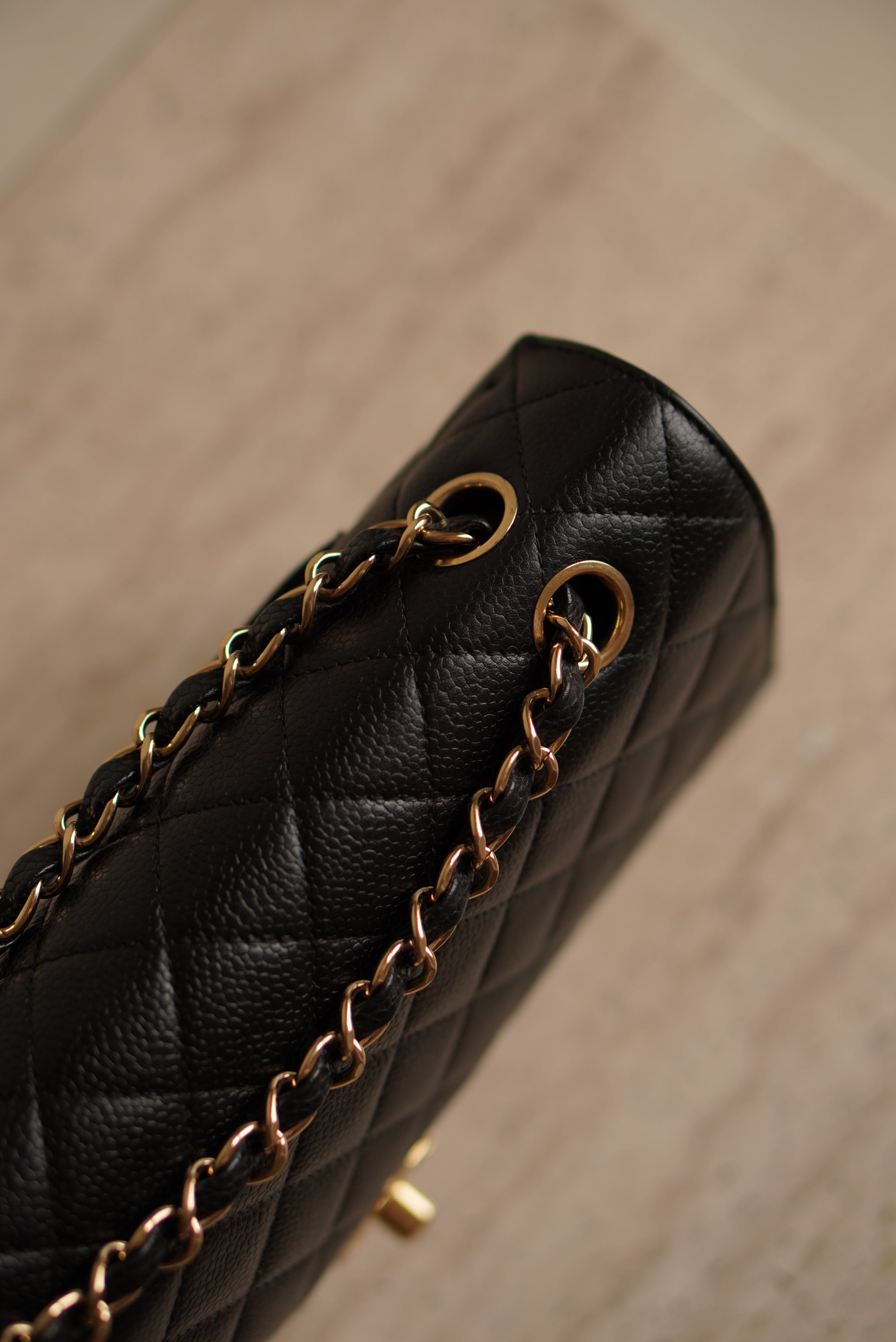 CHANEL CLASSIC MEDIUM DOUBLE FLAP
