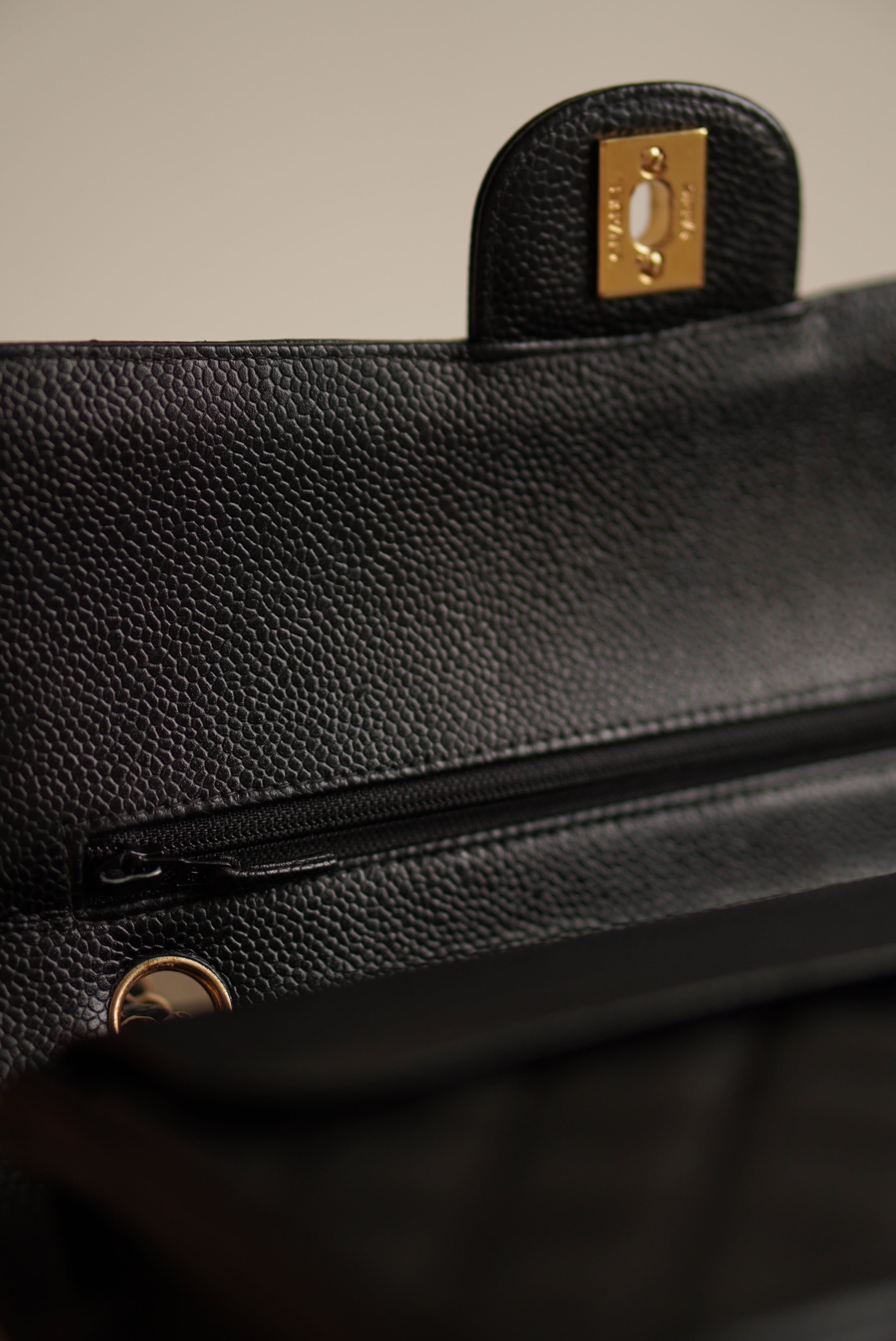 CHANEL CLASSIC MEDIUM DOUBLE FLAP