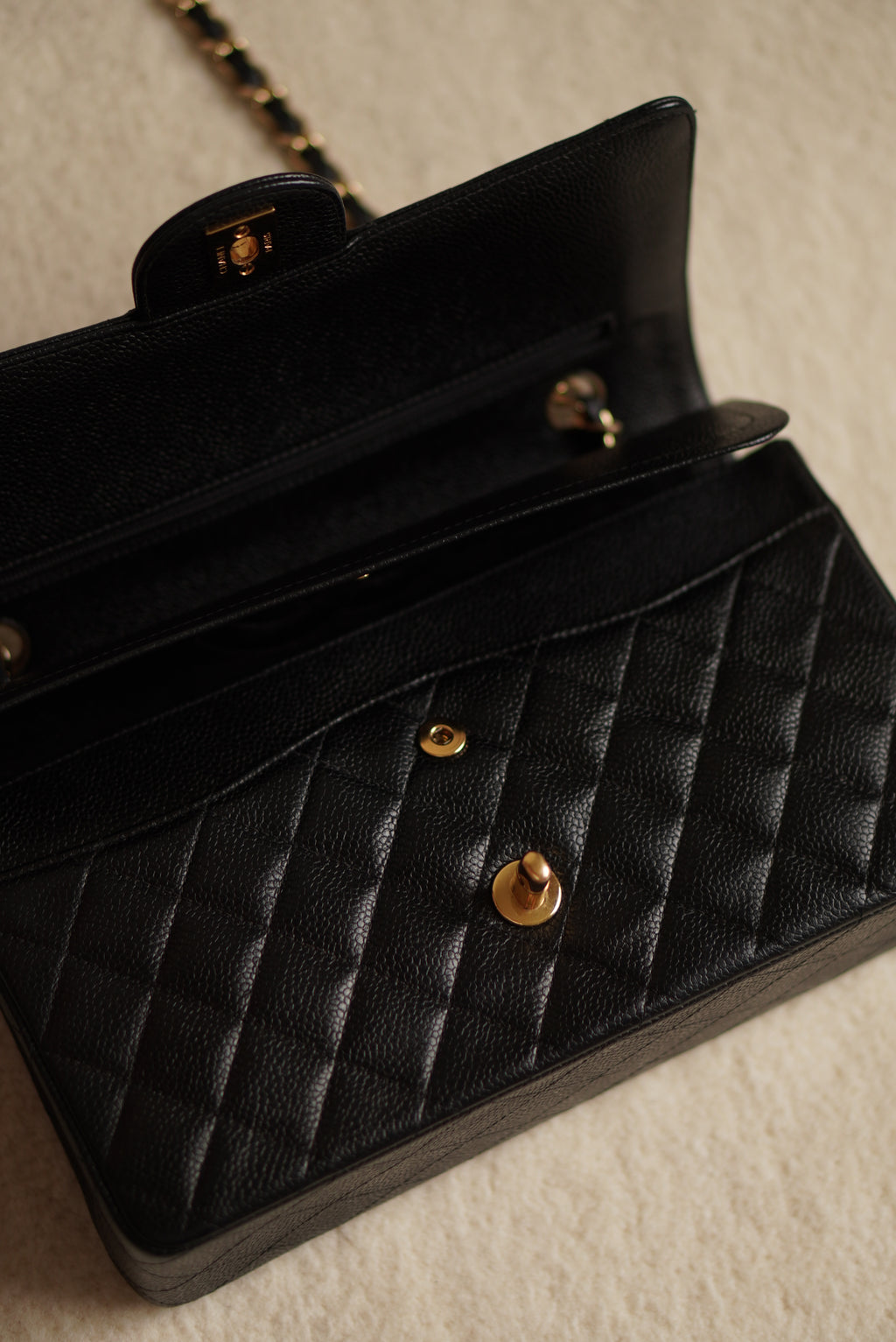 CHANEL CLASSIC MEDIUM DOUBLE FLAP