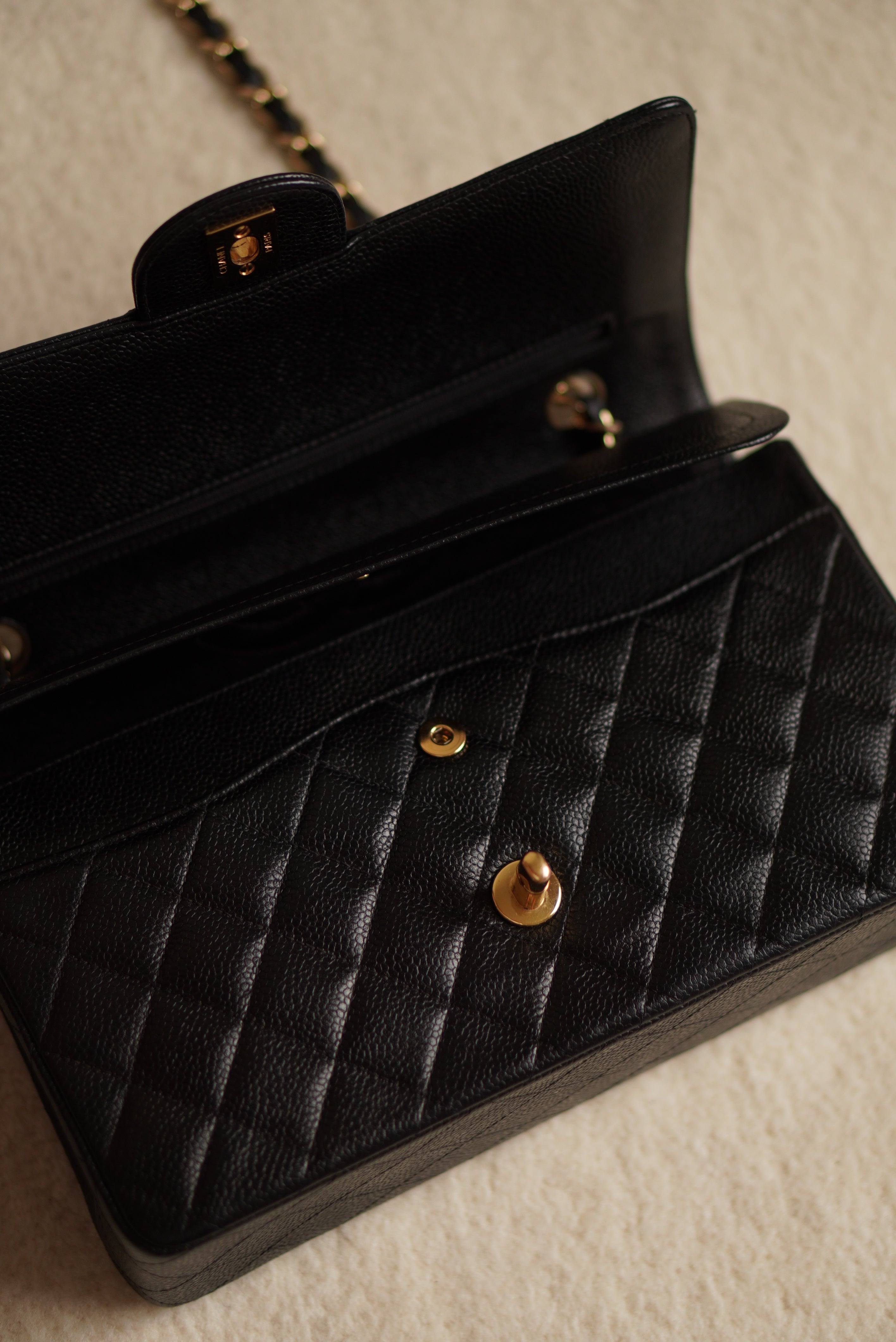 CHANEL CLASSIC MEDIUM DOUBLE FLAP