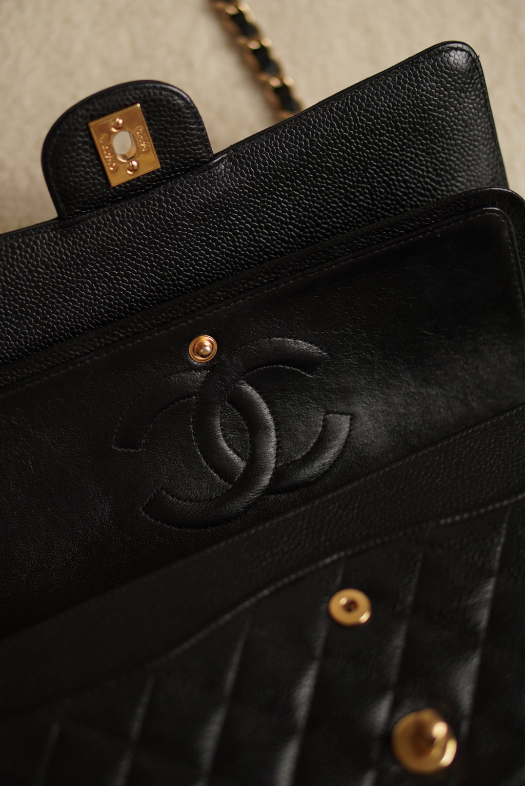 CHANEL CLASSIC MEDIUM DOUBLE FLAP
