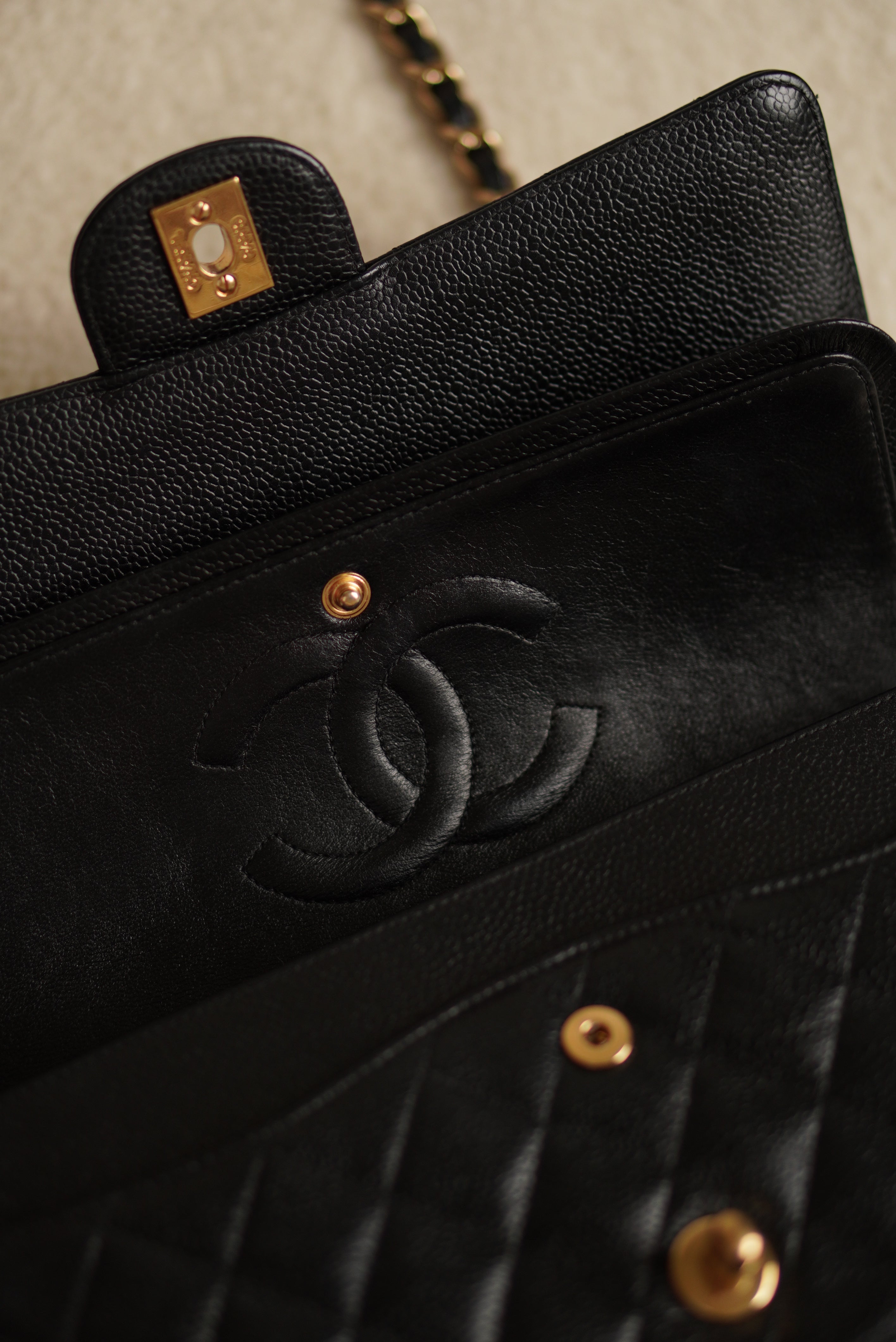 CHANEL CLASSIC MEDIUM DOUBLE FLAP