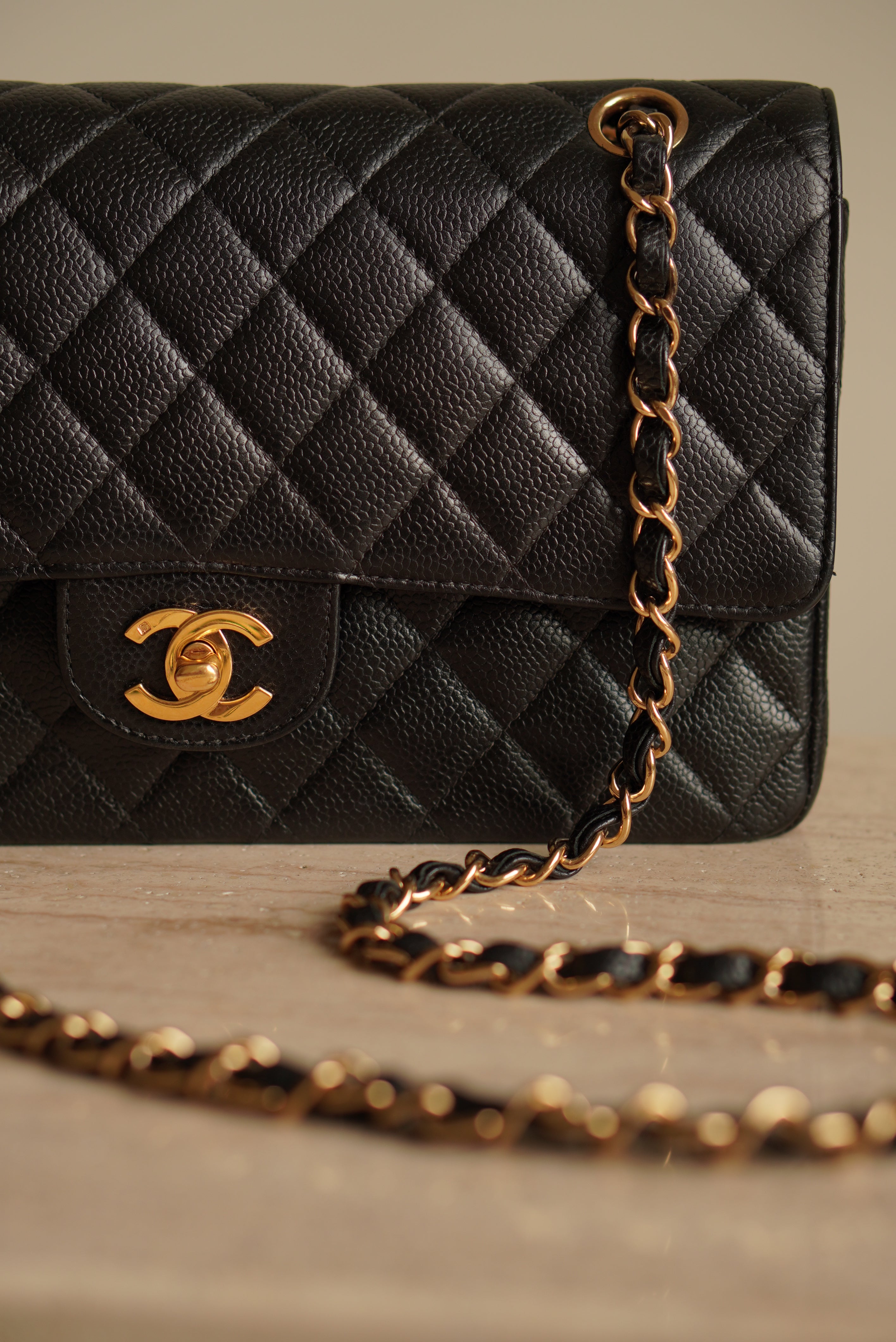 CHANEL CLASSIC MEDIUM DOUBLE FLAP