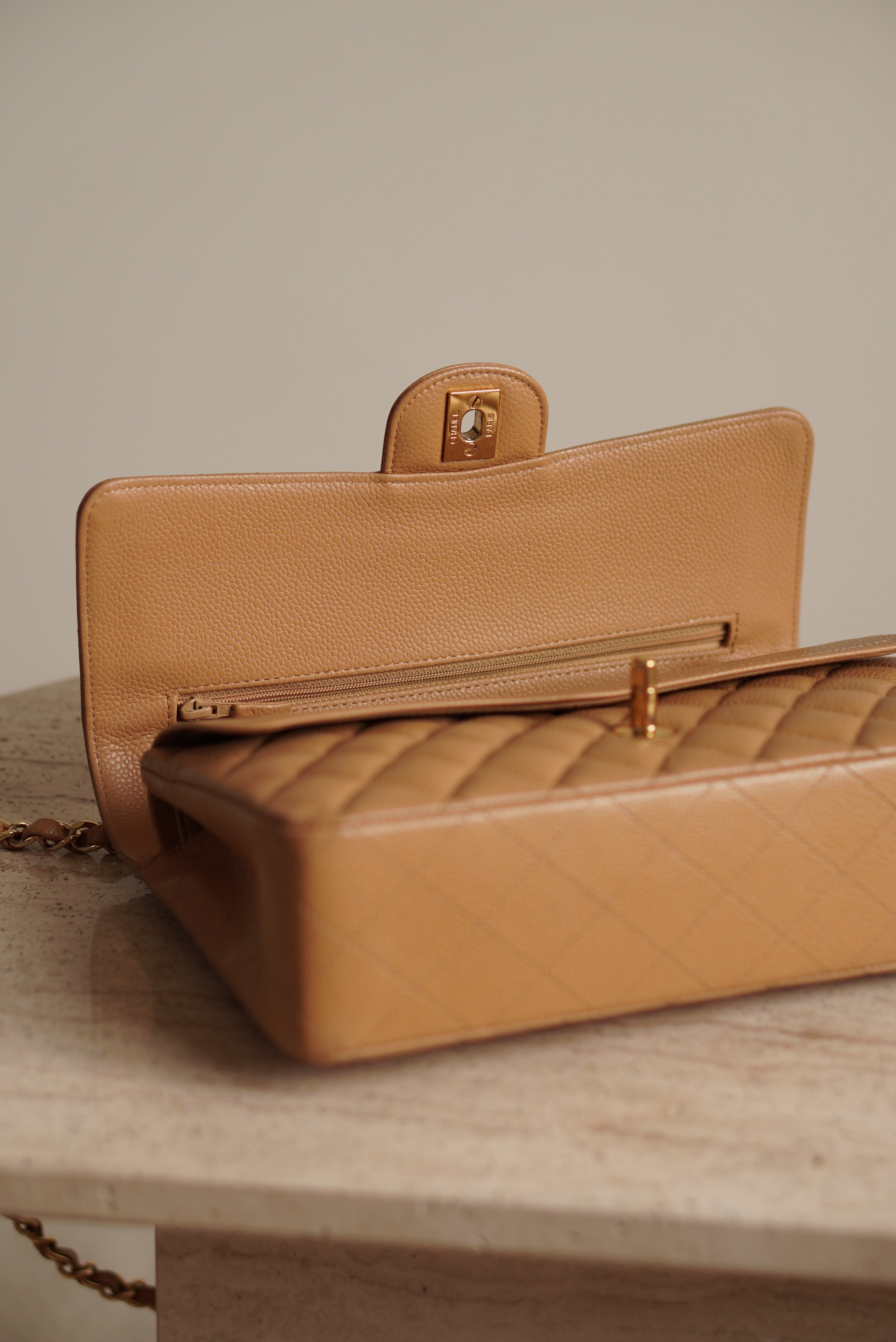 CHANEL CLASSIC MEDIUM DOUBLE FLAP