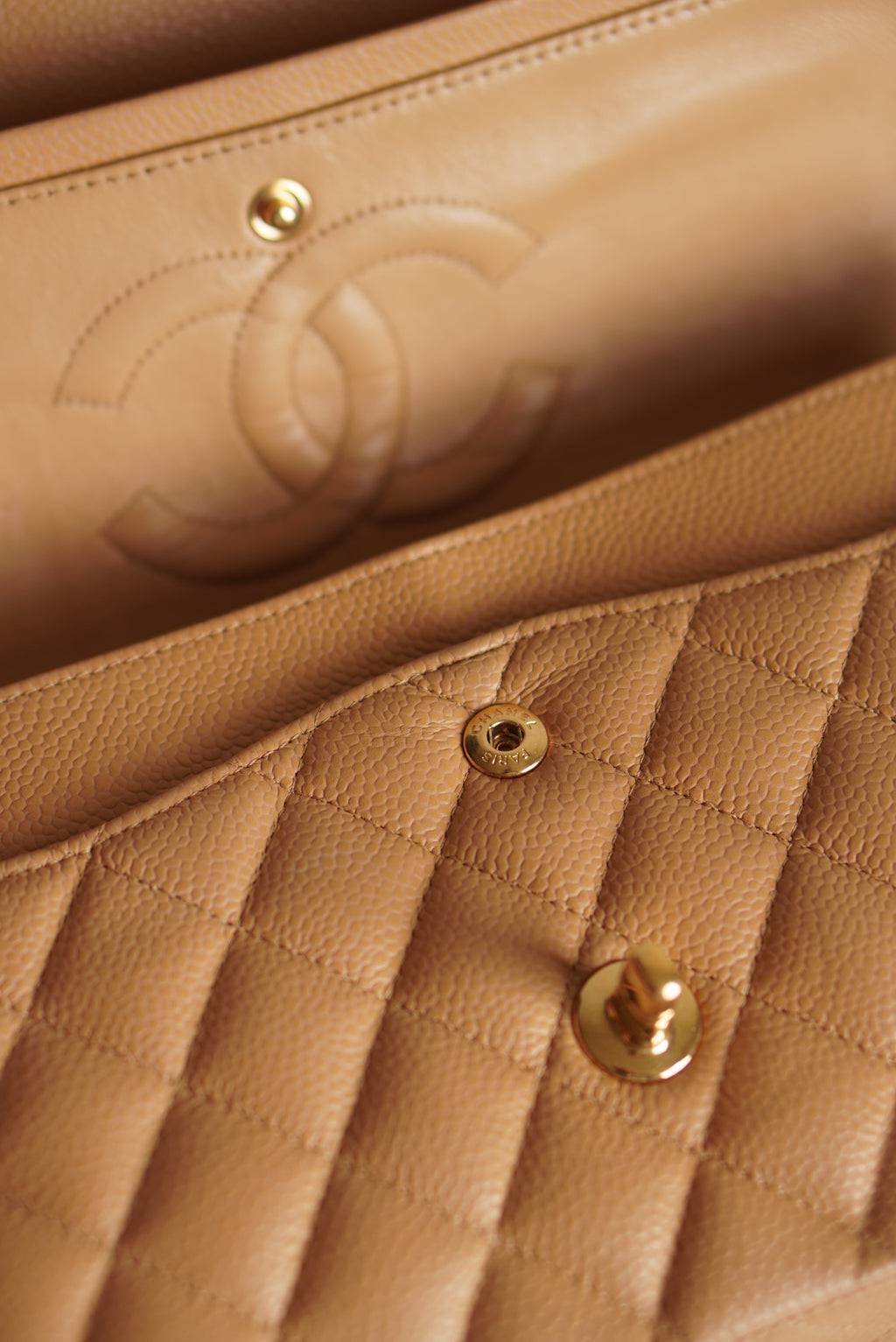 CHANEL CLASSIC MEDIUM DOUBLE FLAP