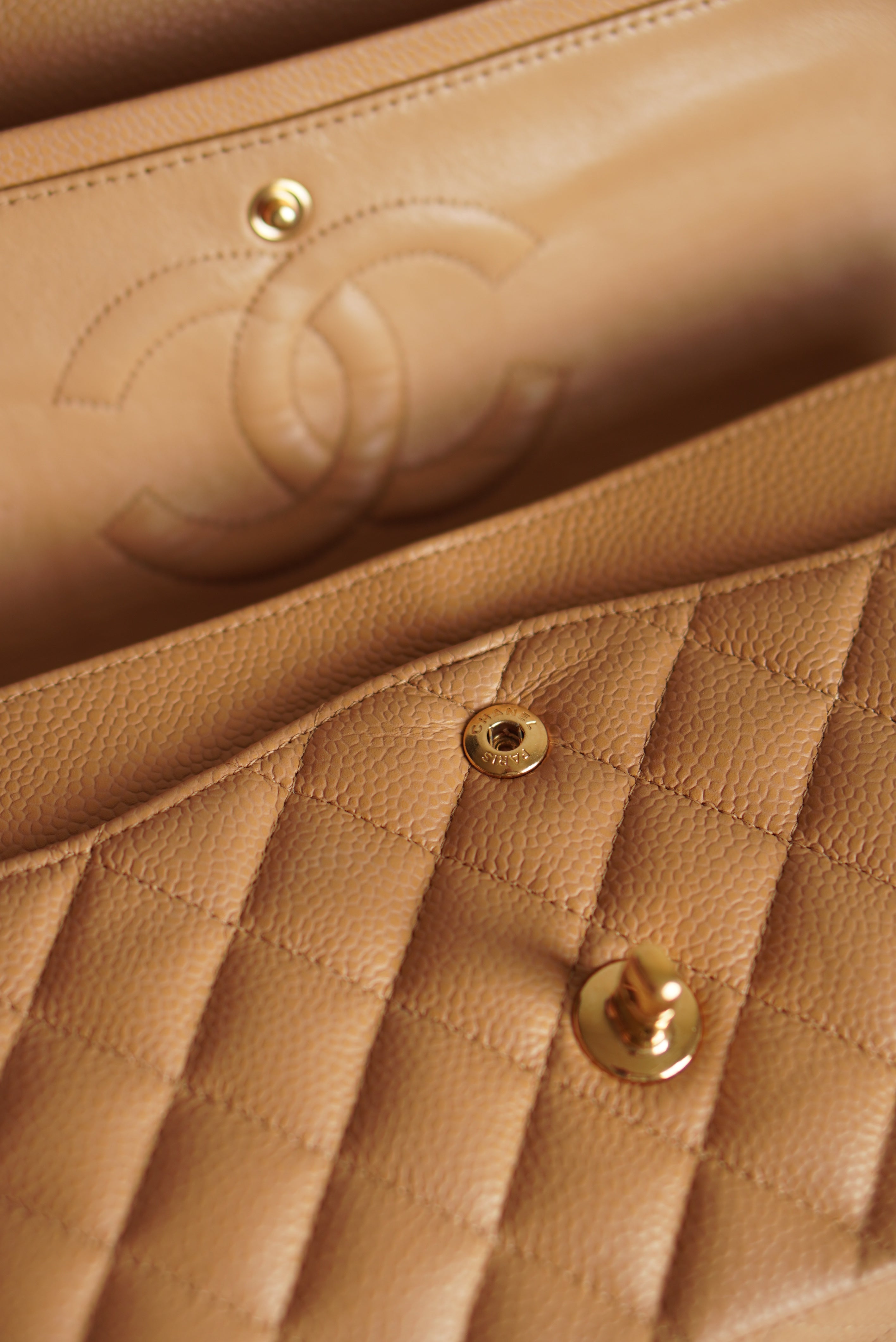 CHANEL CLASSIC MEDIUM DOUBLE FLAP