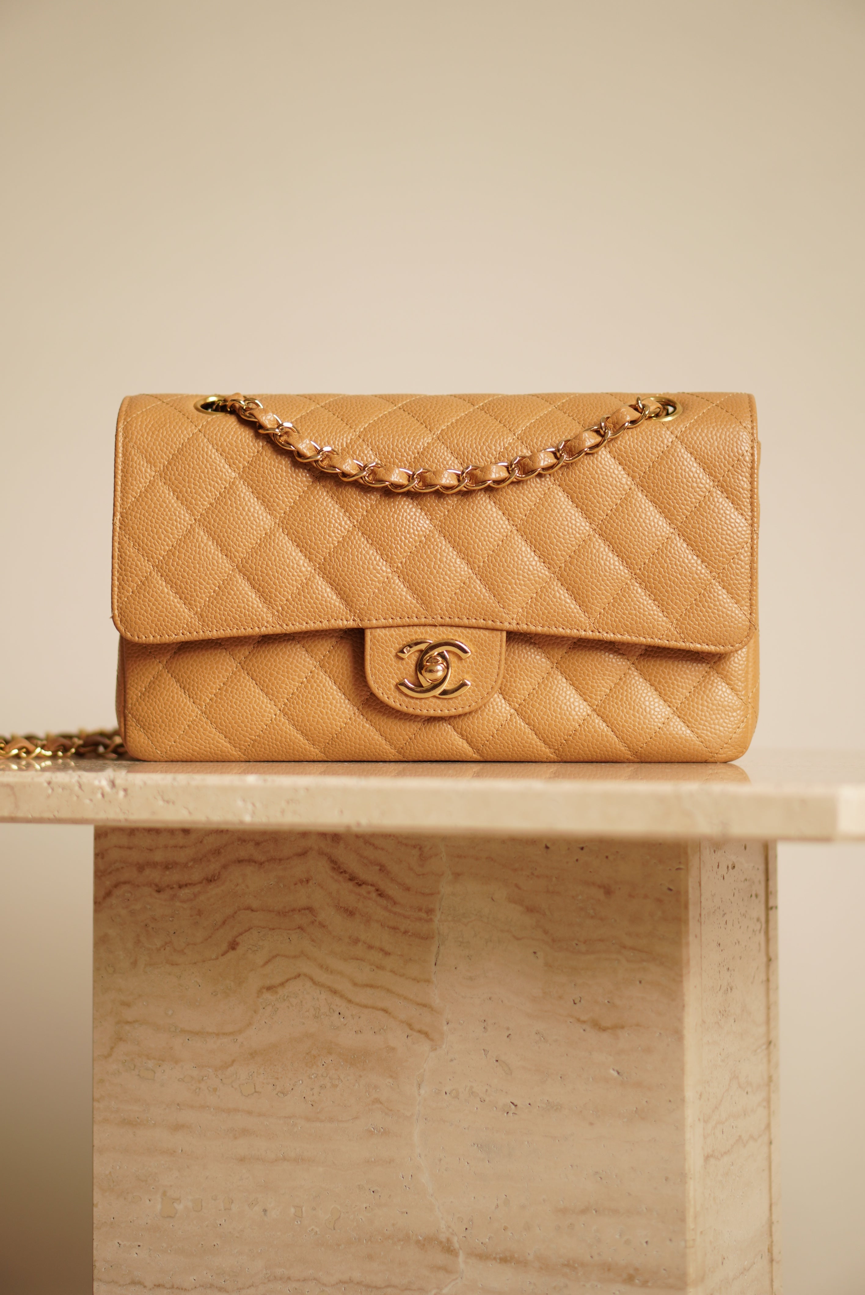CHANEL CLASSIC MEDIUM DOUBLE FLAP | BEIGE