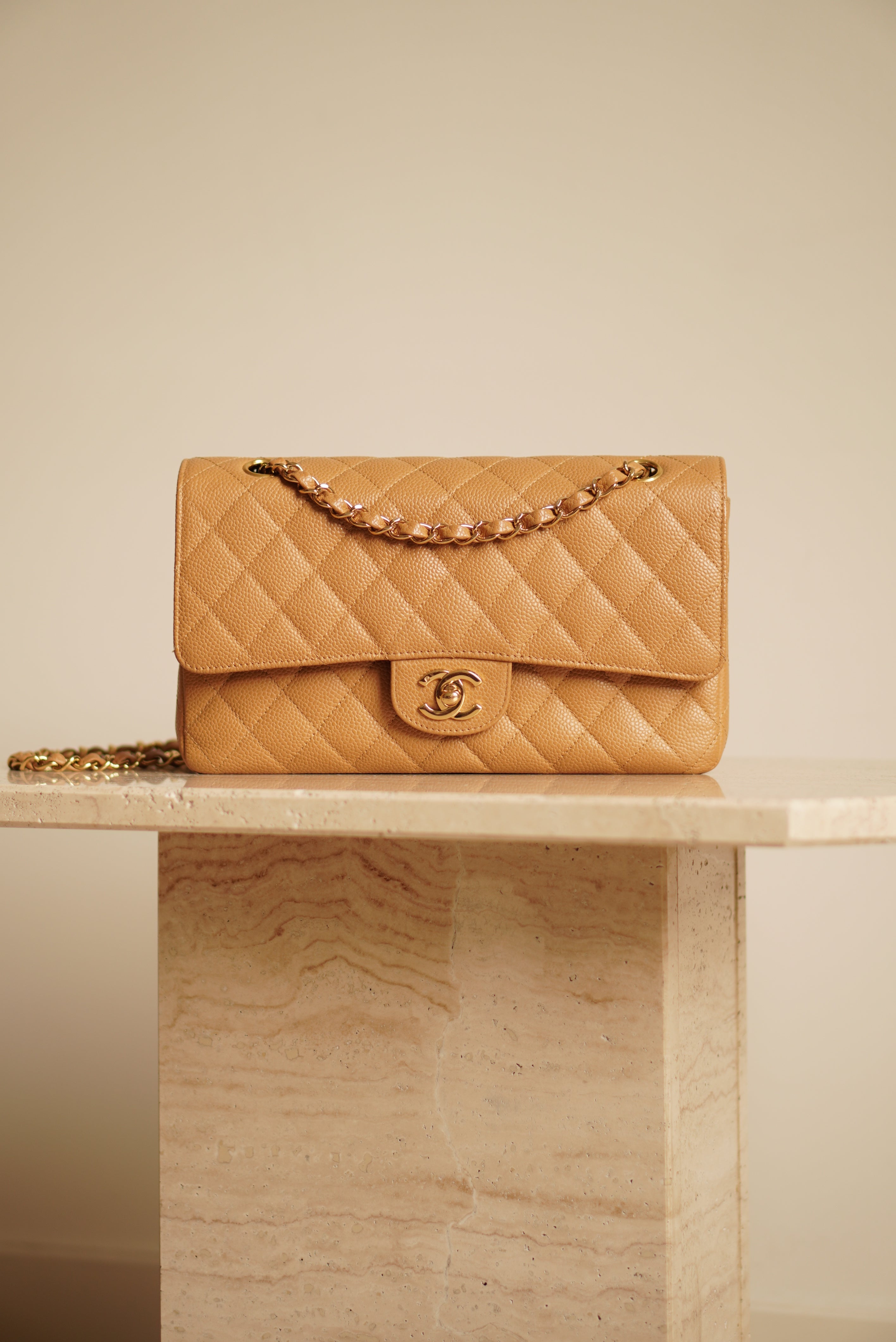 CHANEL CLASSIC MEDIUM DOUBLE FLAP | BEIGE