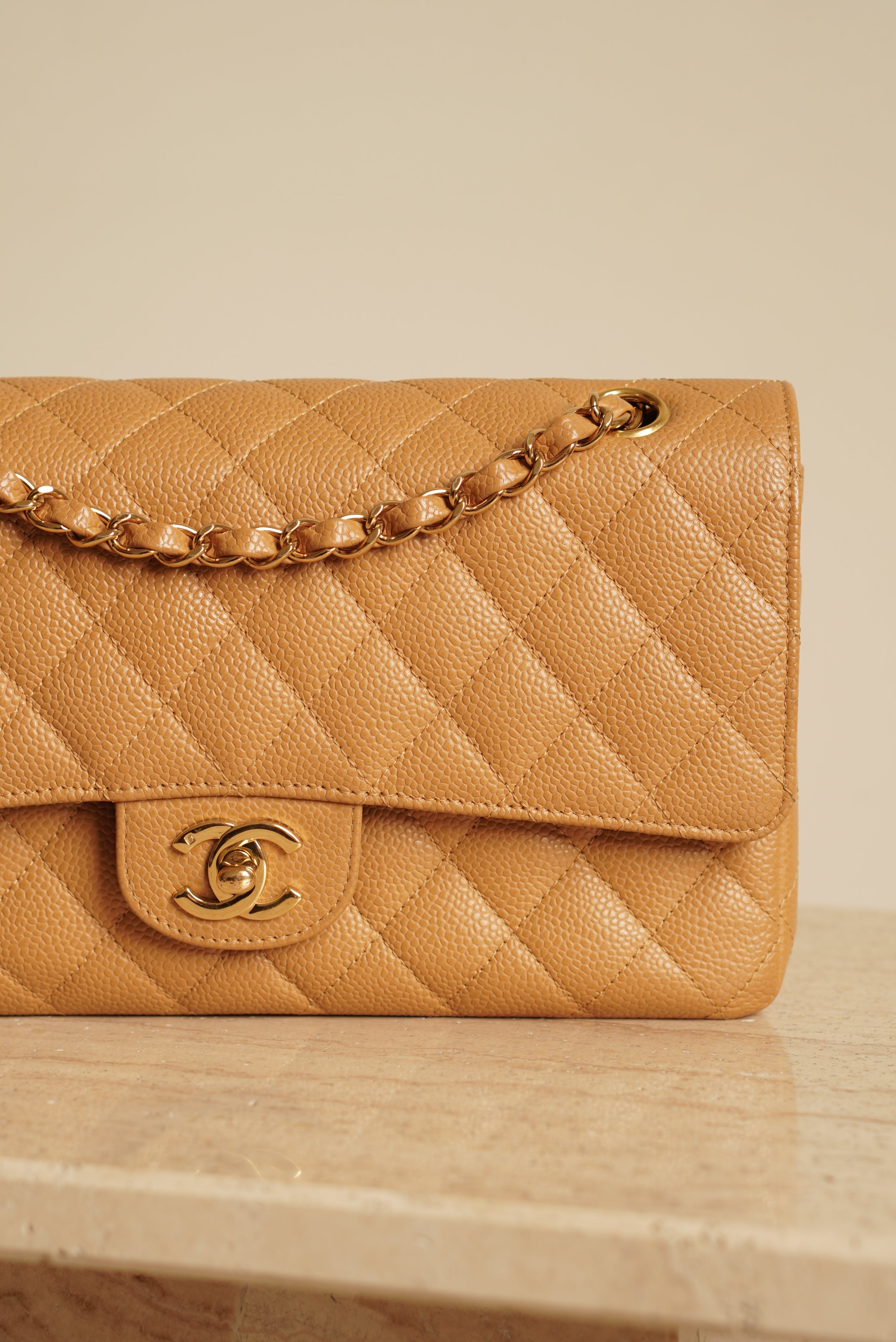 CHANEL CLASSIC MEDIUM DOUBLE FLAP | BEIGE
