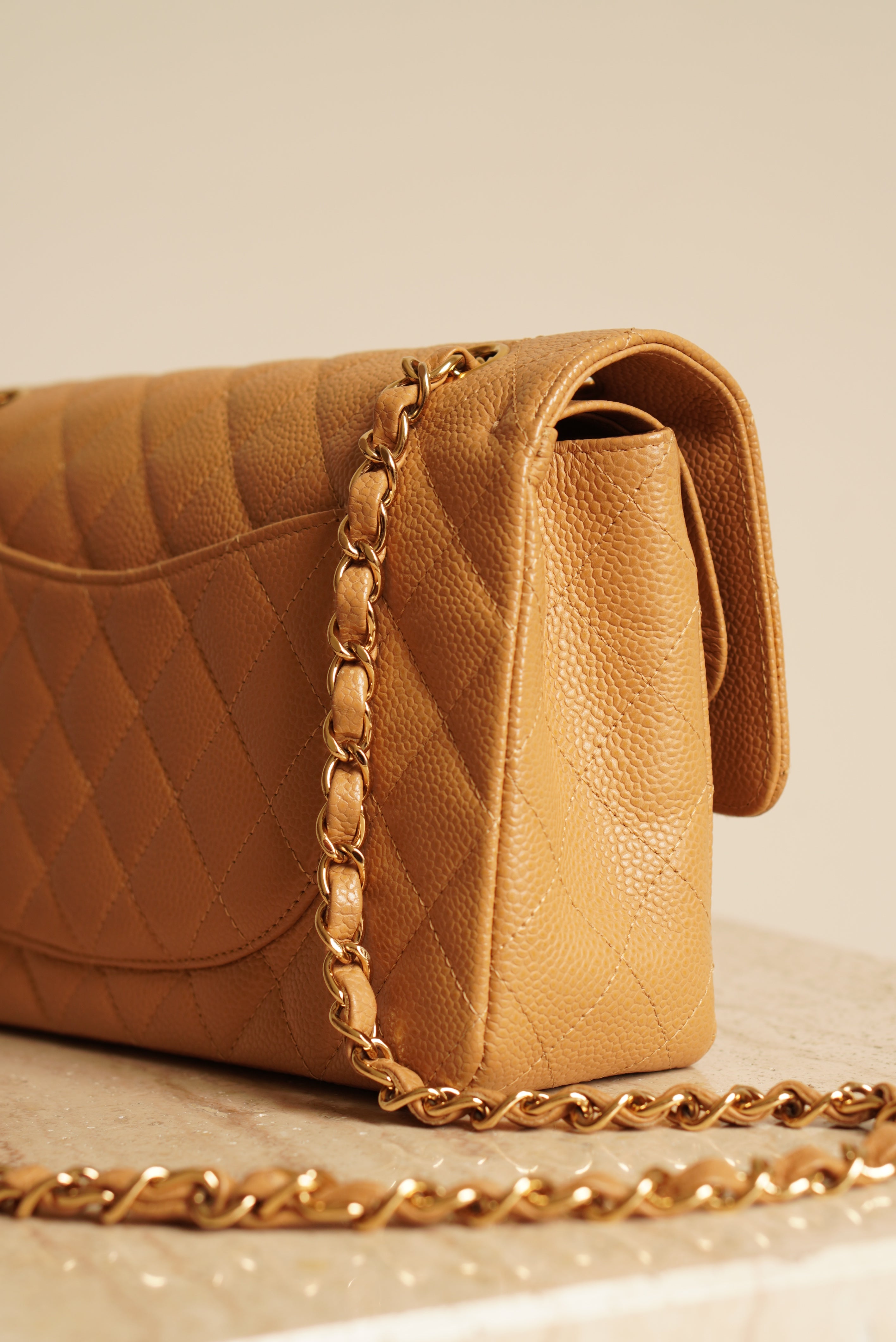 CHANEL CLASSIC MEDIUM DOUBLE FLAP | BEIGE