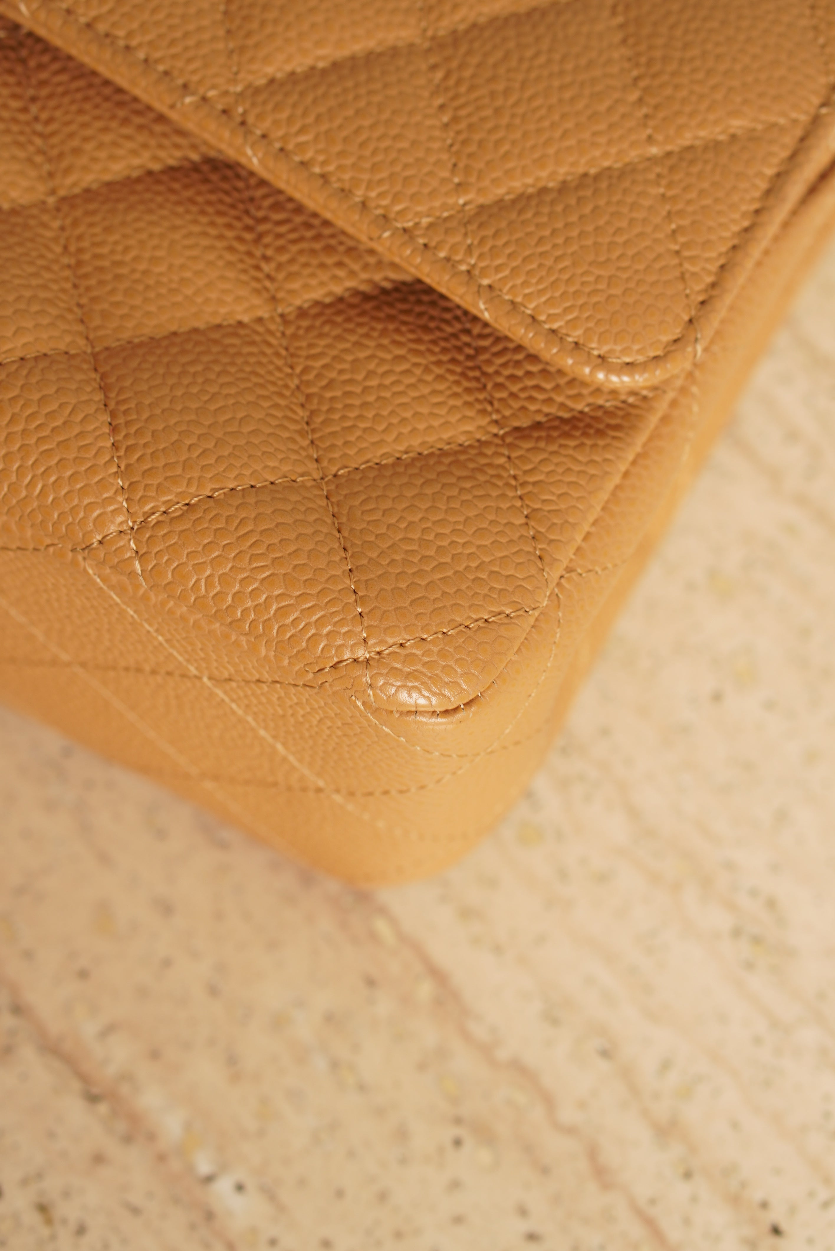 CHANEL CLASSIC MEDIUM DOUBLE FLAP | BEIGE