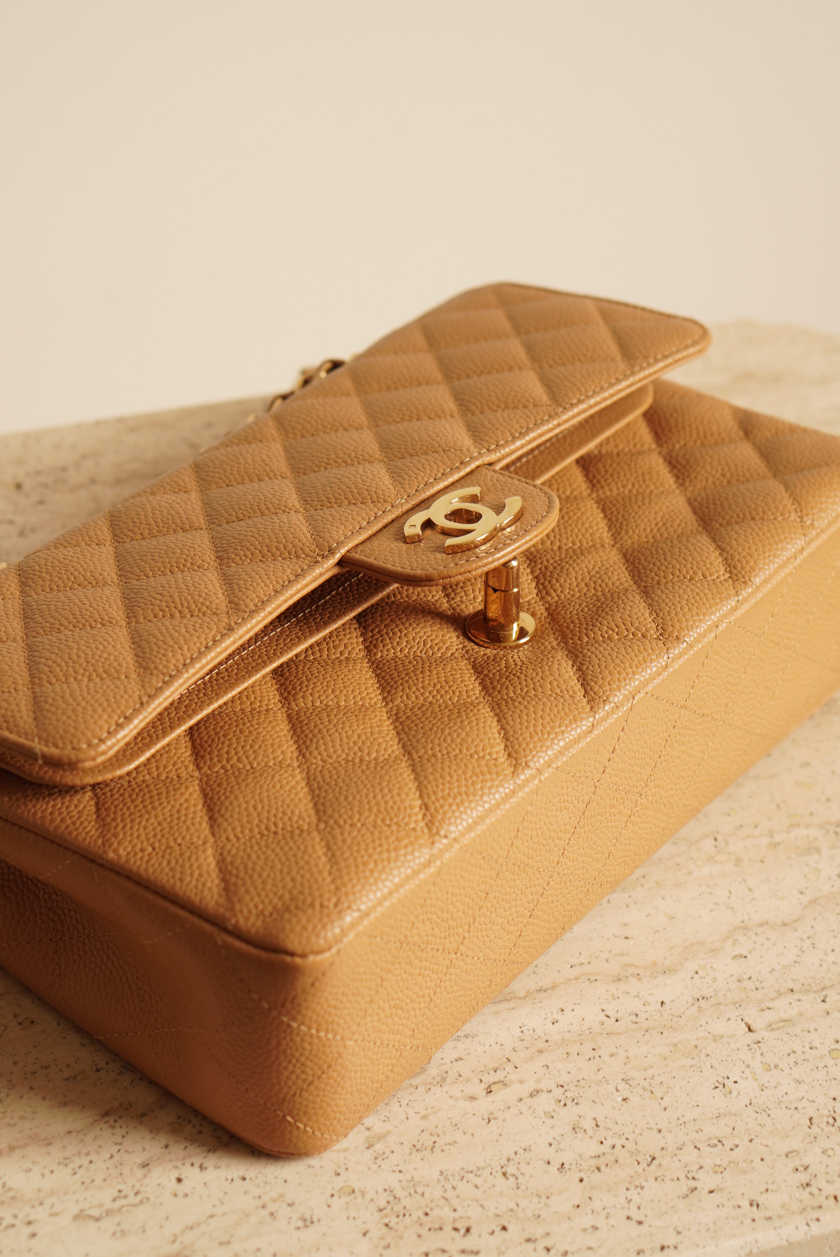 CHANEL CLASSIC MEDIUM DOUBLE FLAP | BEIGE