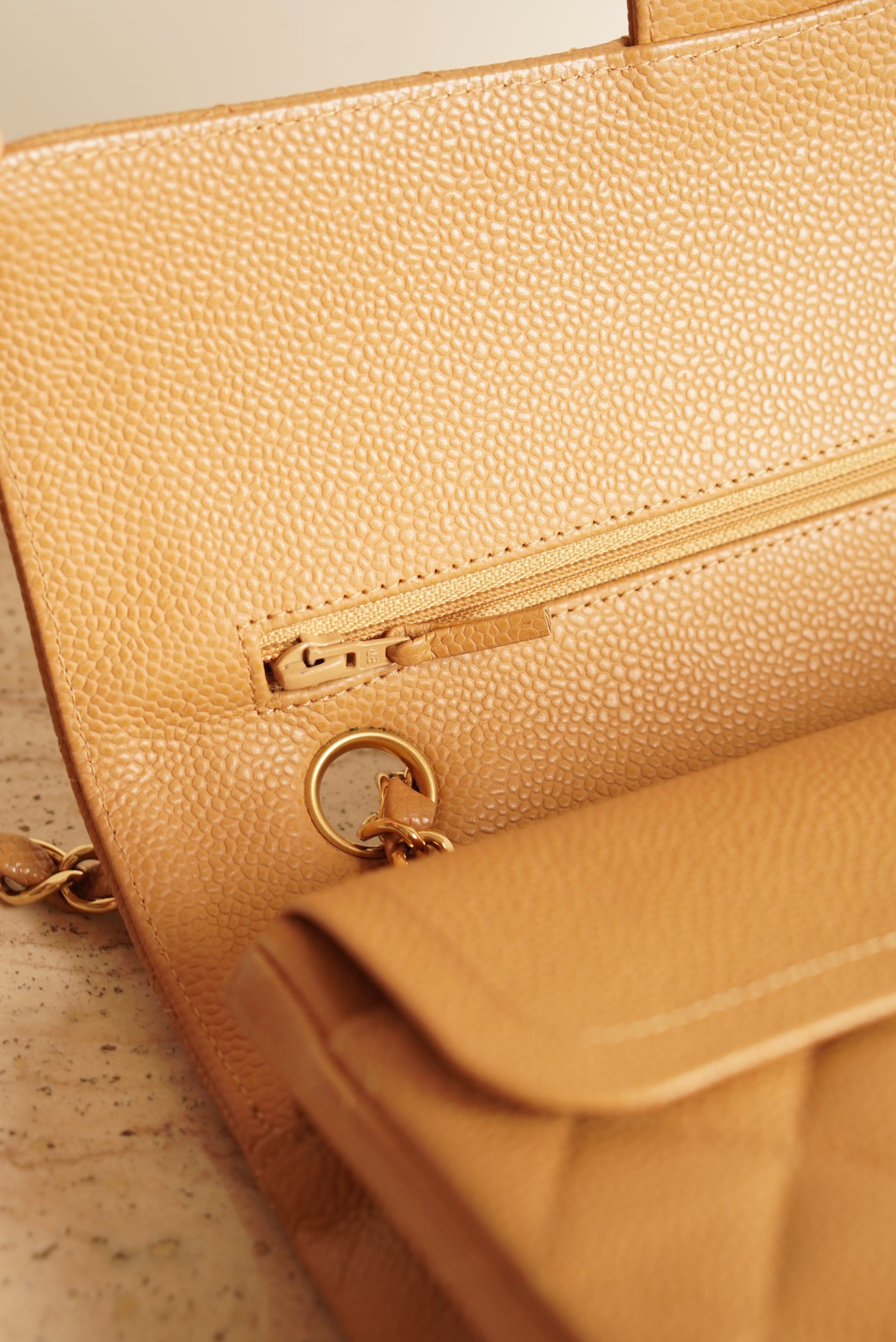CHANEL CLASSIC MEDIUM DOUBLE FLAP | BEIGE