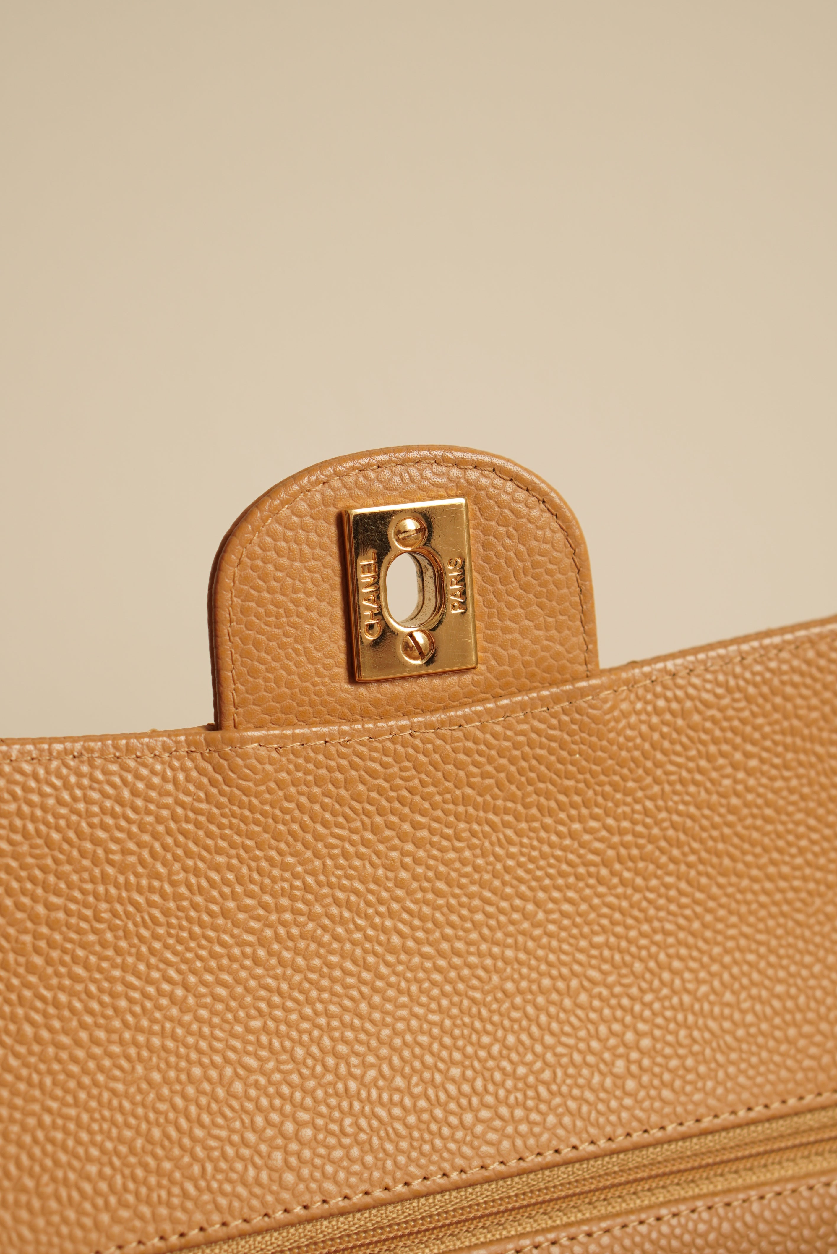 CHANEL CLASSIC MEDIUM DOUBLE FLAP | BEIGE