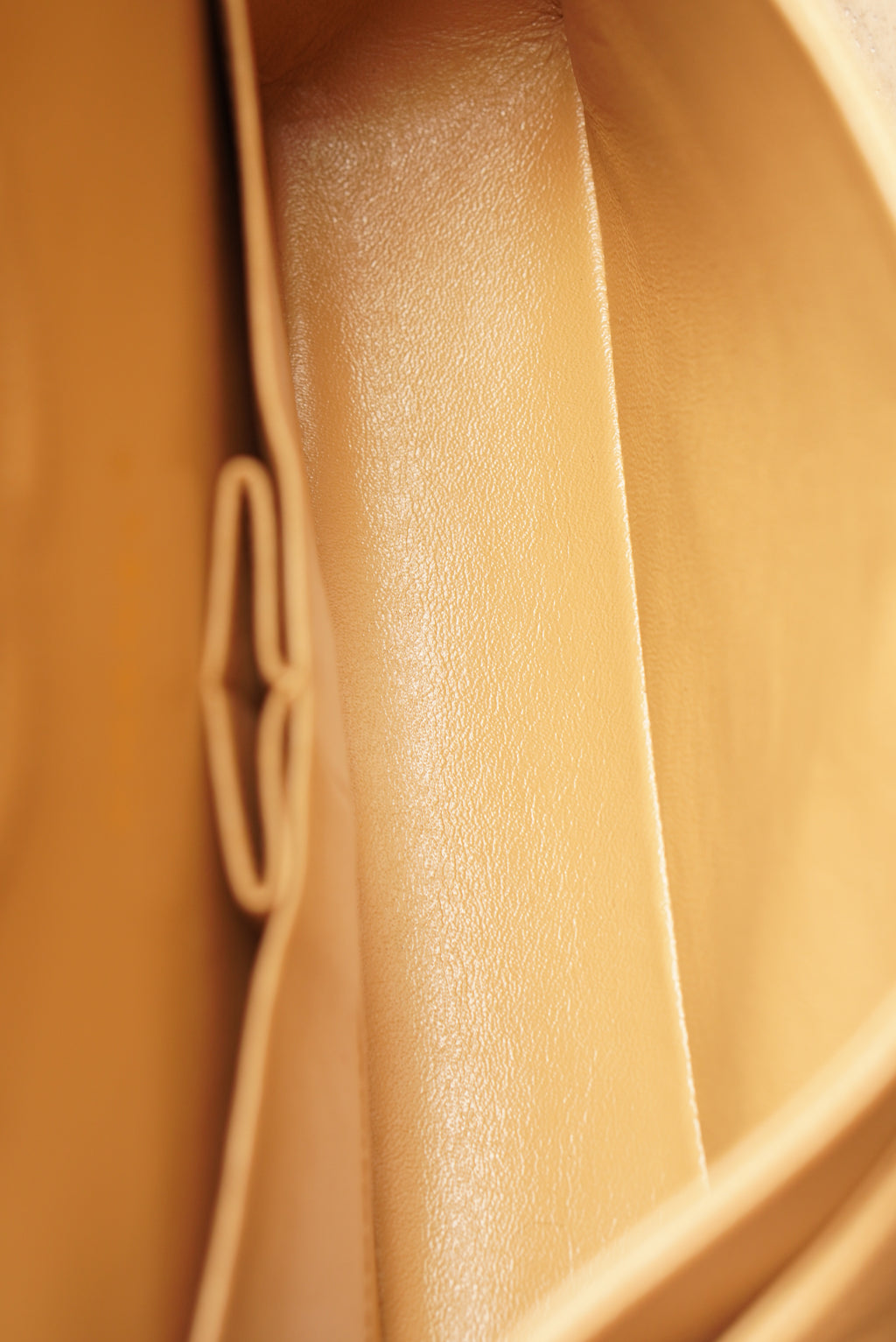 CHANEL CLASSIC MEDIUM DOUBLE FLAP | BEIGE