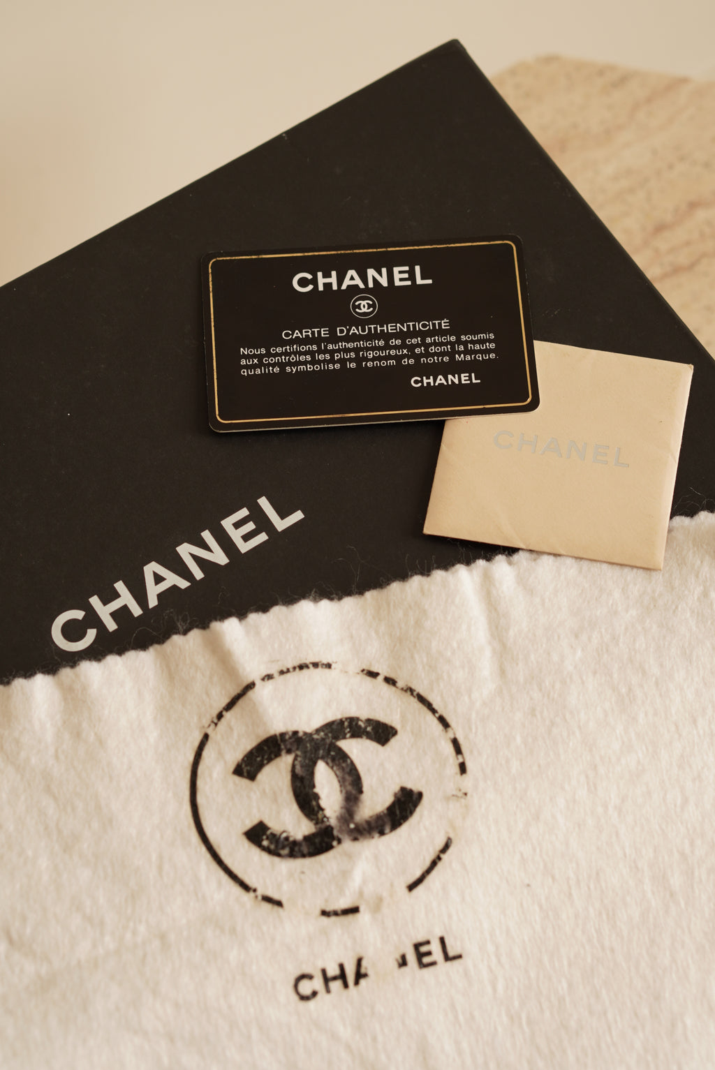 CHANEL CLASSIC MEDIUM DOUBLE FLAP | BEIGE