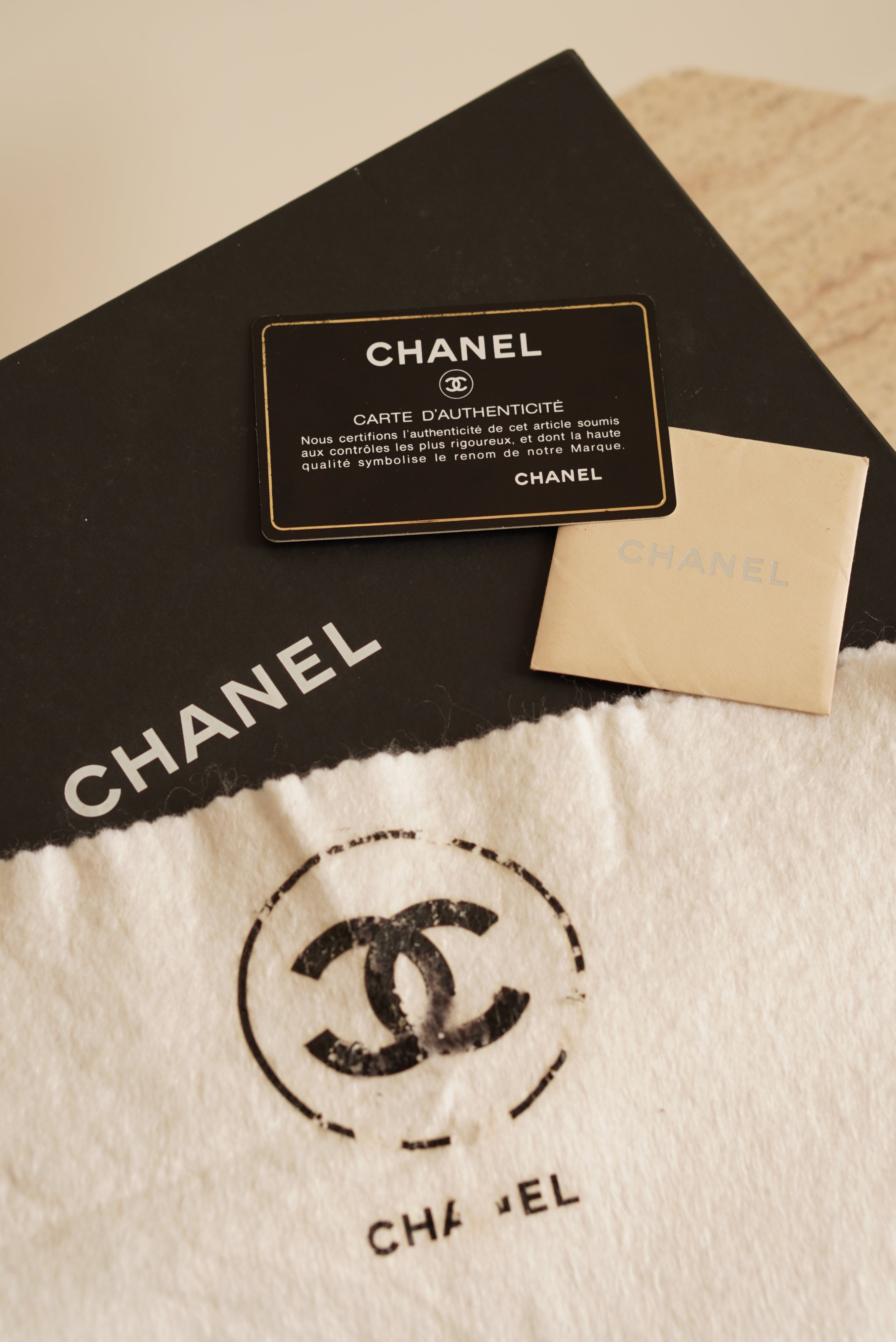 CHANEL CLASSIC MEDIUM DOUBLE FLAP | BEIGE