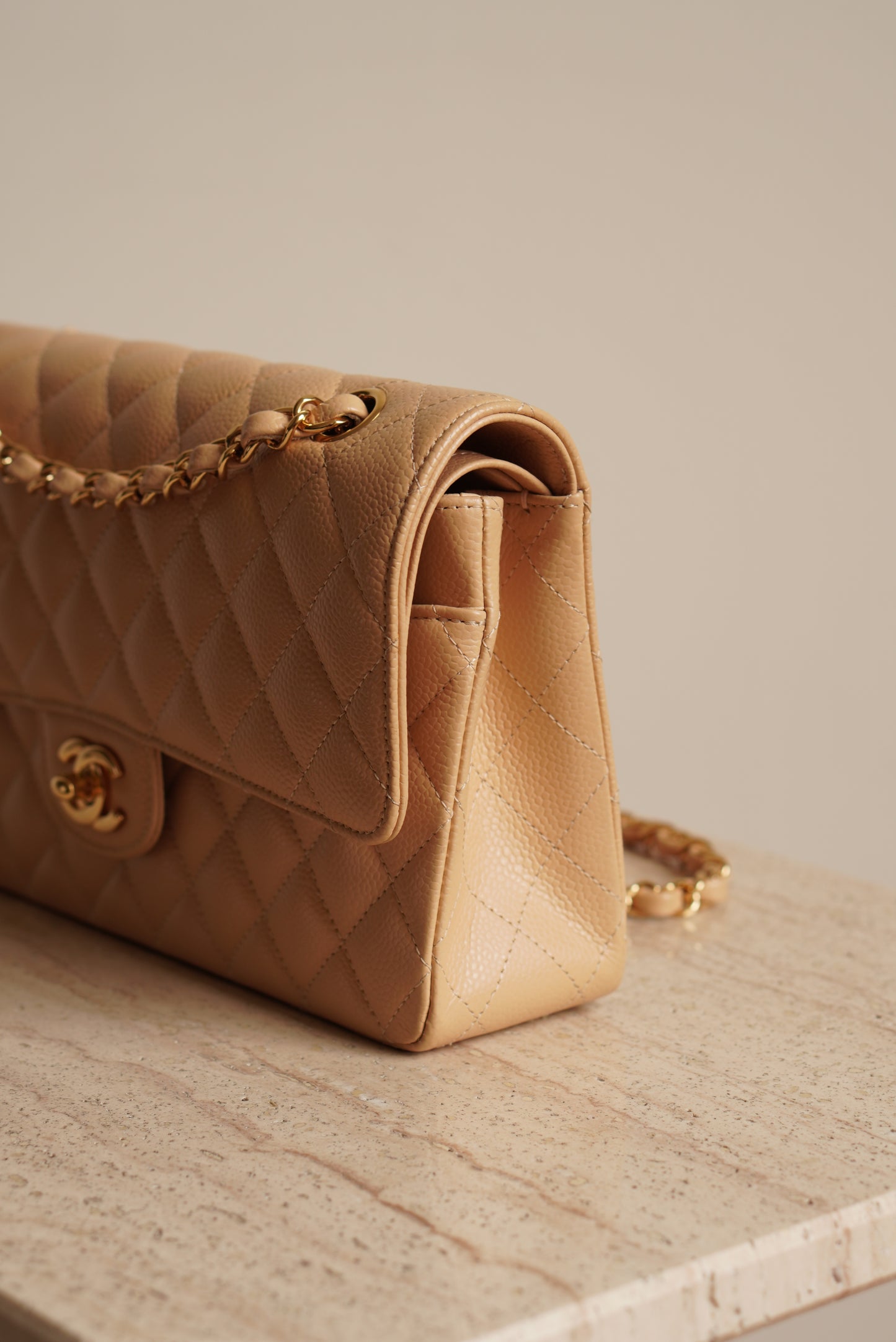 CHANEL CLASSIC MEDIUM DOUBLE FLAP | BEIGE