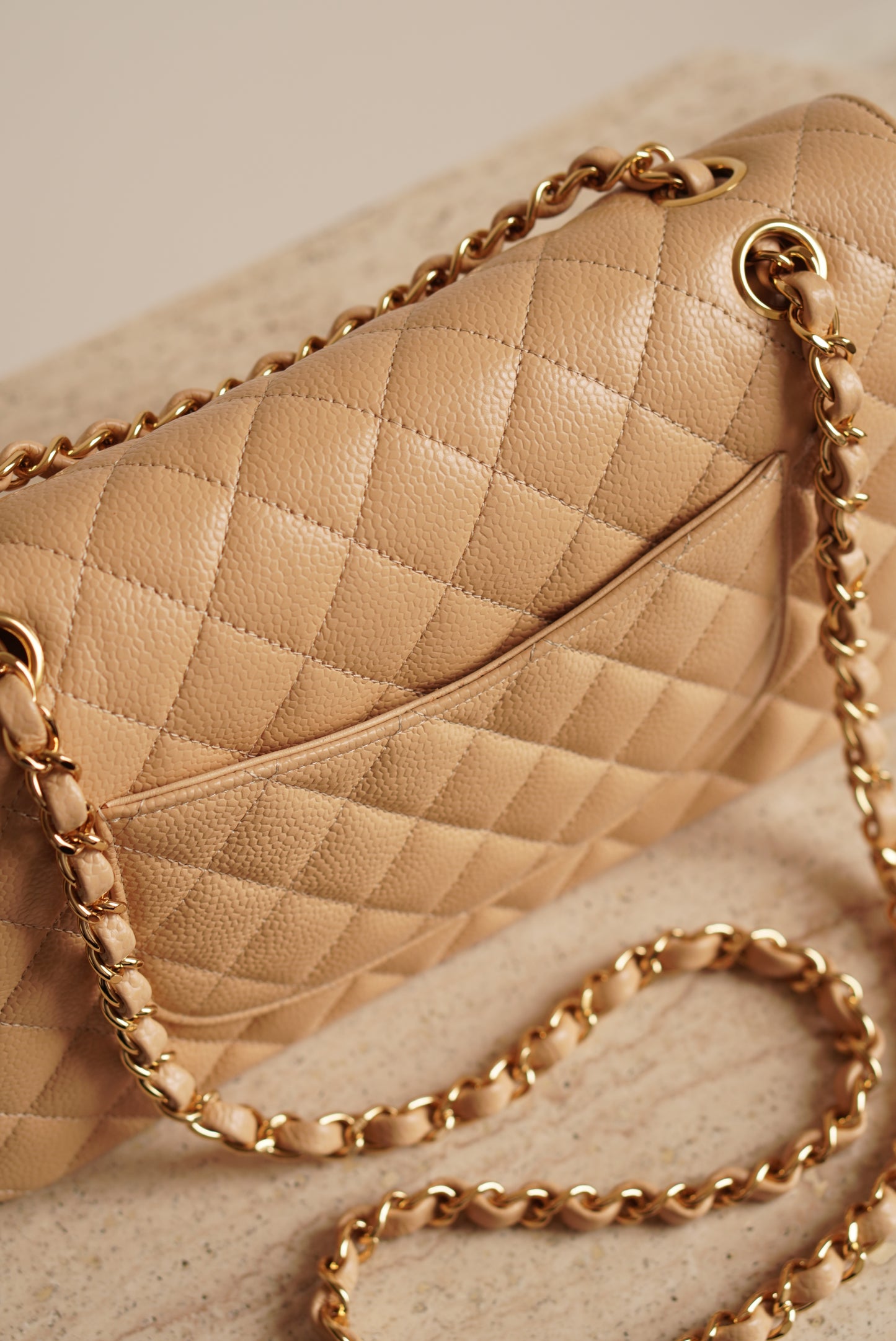 CHANEL CLASSIC MEDIUM DOUBLE FLAP | BEIGE
