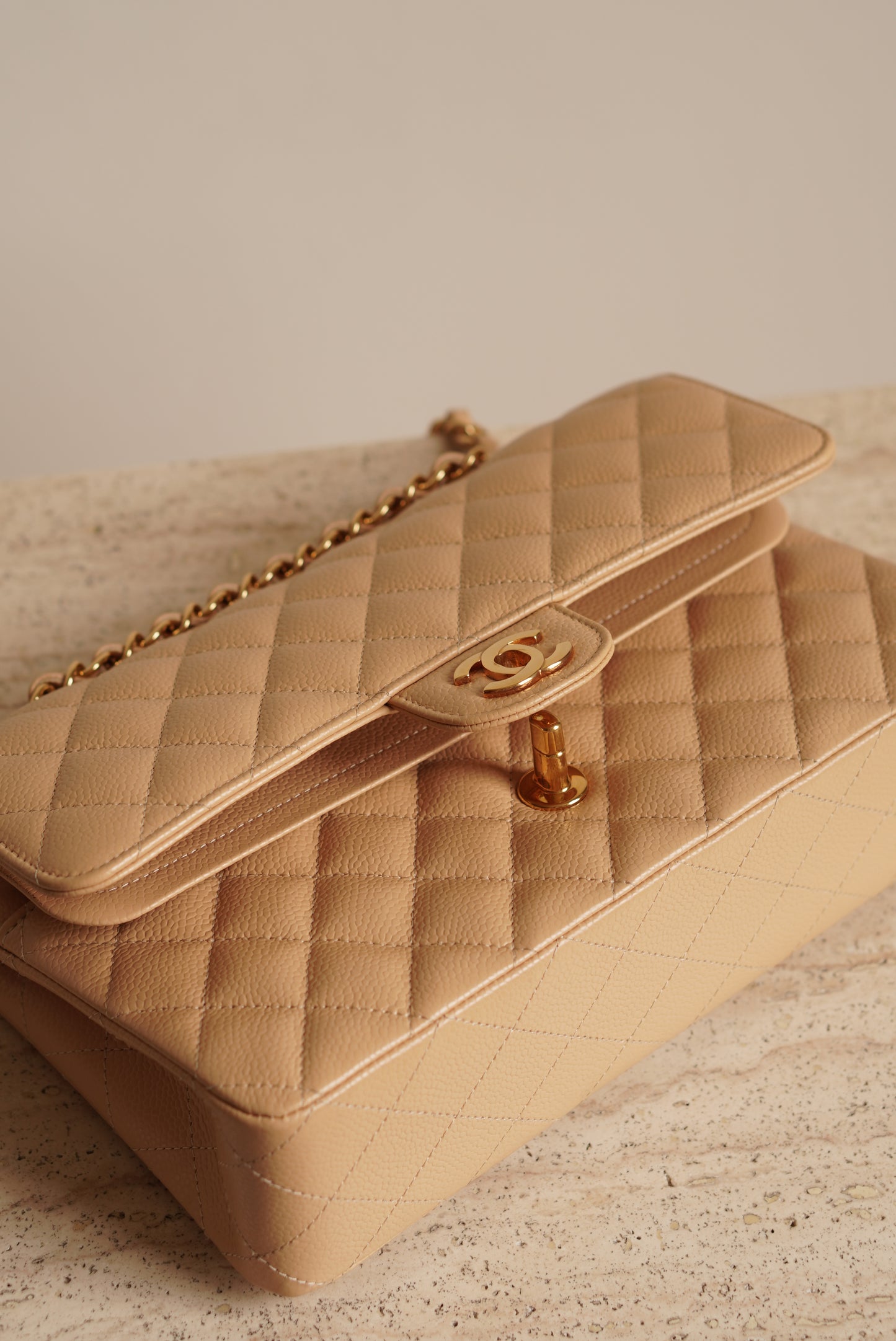 CHANEL CLASSIC MEDIUM DOUBLE FLAP | BEIGE