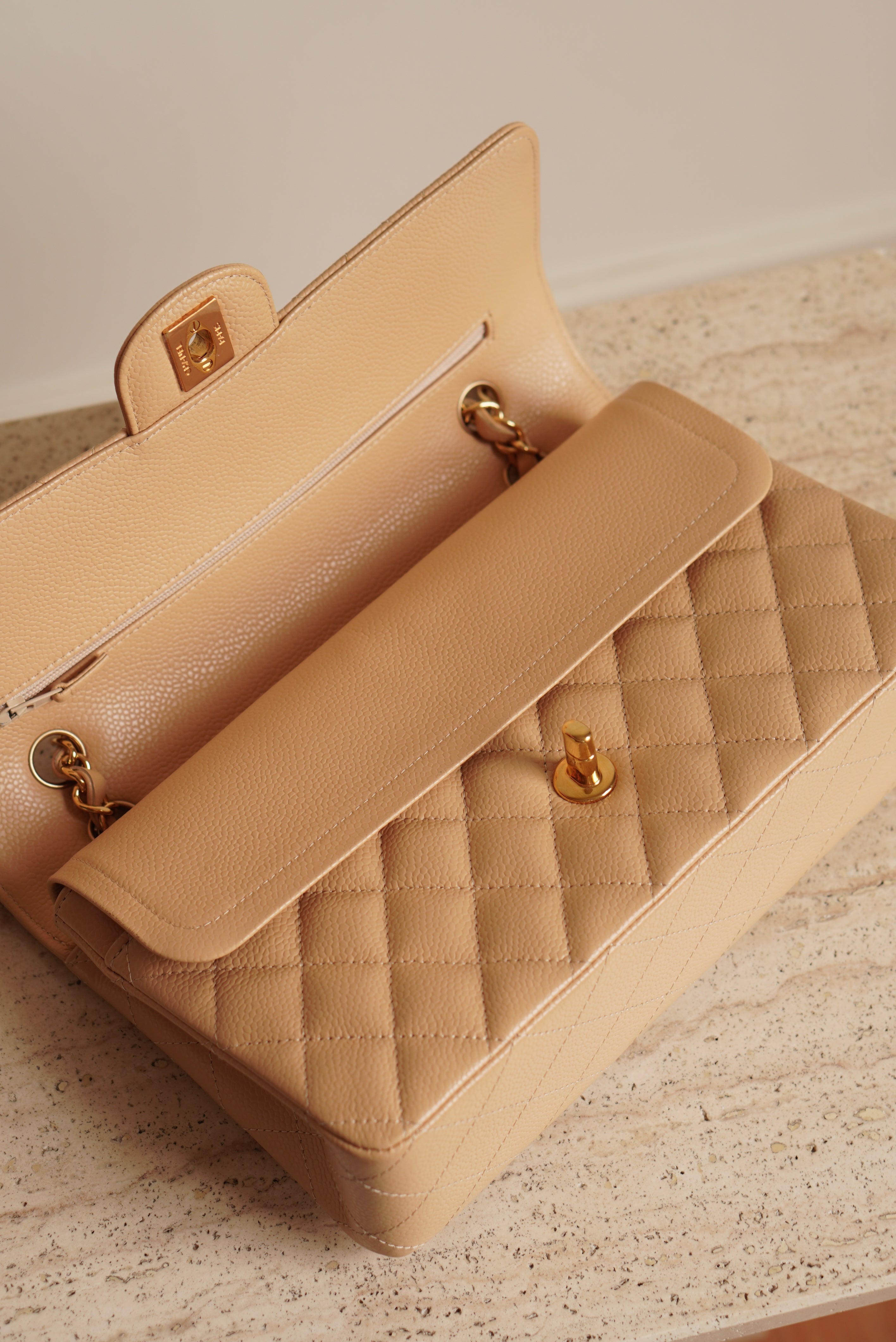 CHANEL CLASSIC MEDIUM DOUBLE FLAP | BEIGE