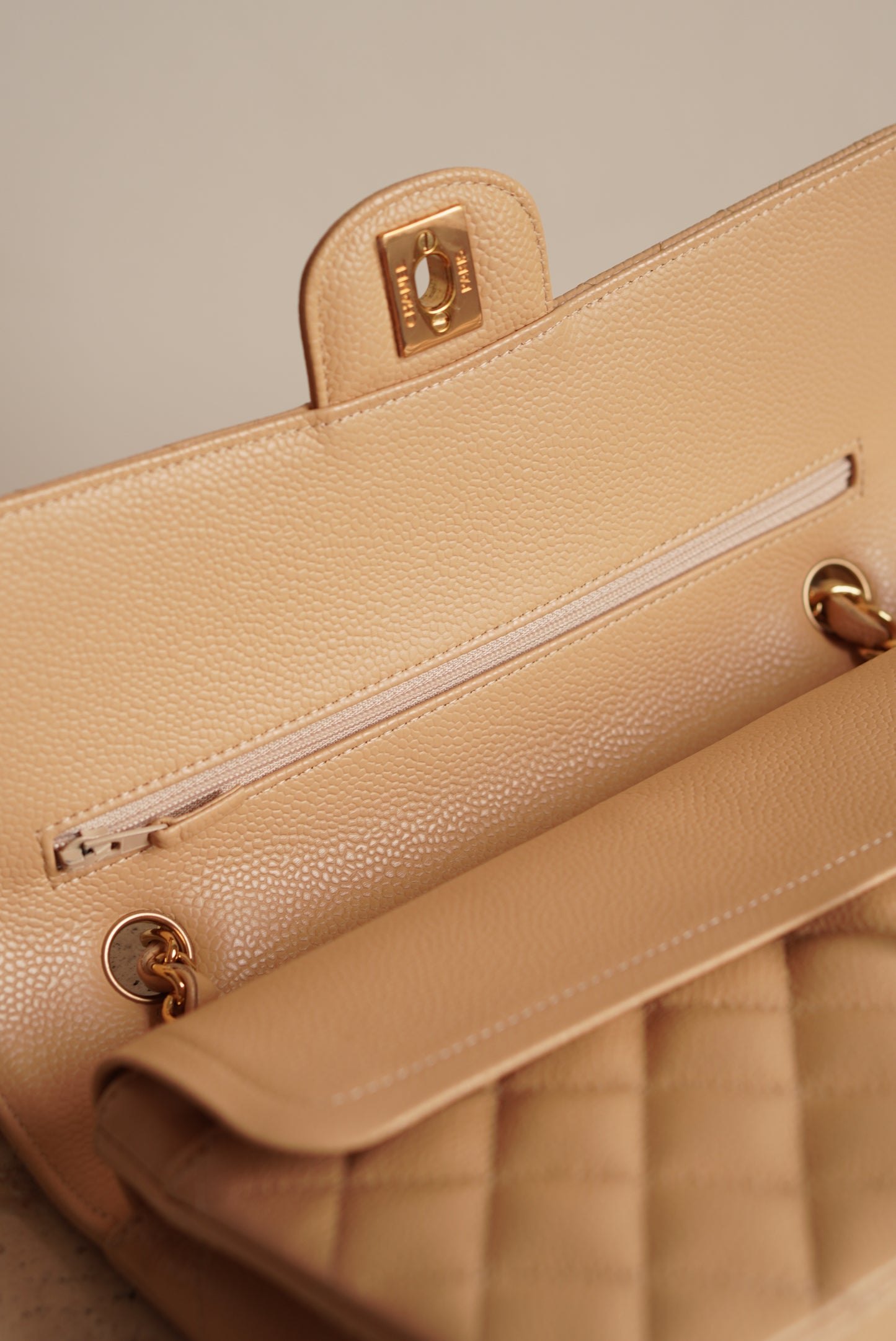 CHANEL CLASSIC MEDIUM DOUBLE FLAP | BEIGE
