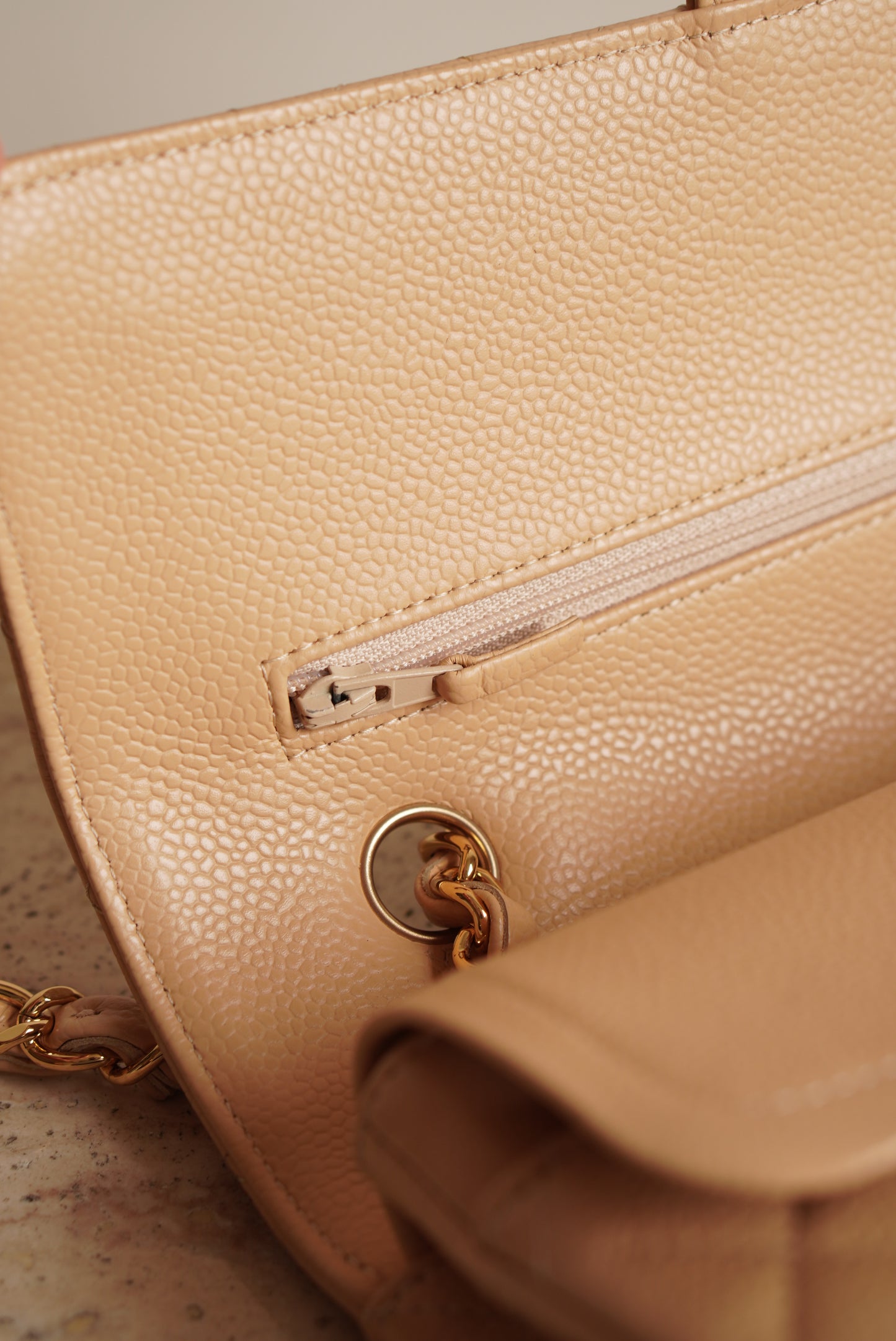 CHANEL CLASSIC MEDIUM DOUBLE FLAP | BEIGE
