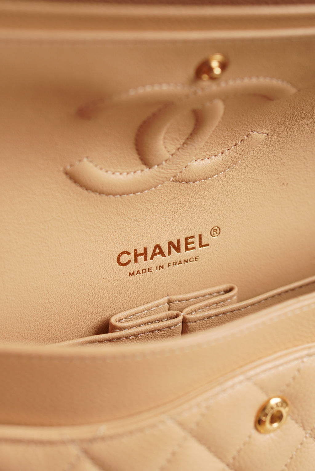 CHANEL CLASSIC MEDIUM DOUBLE FLAP | BEIGE