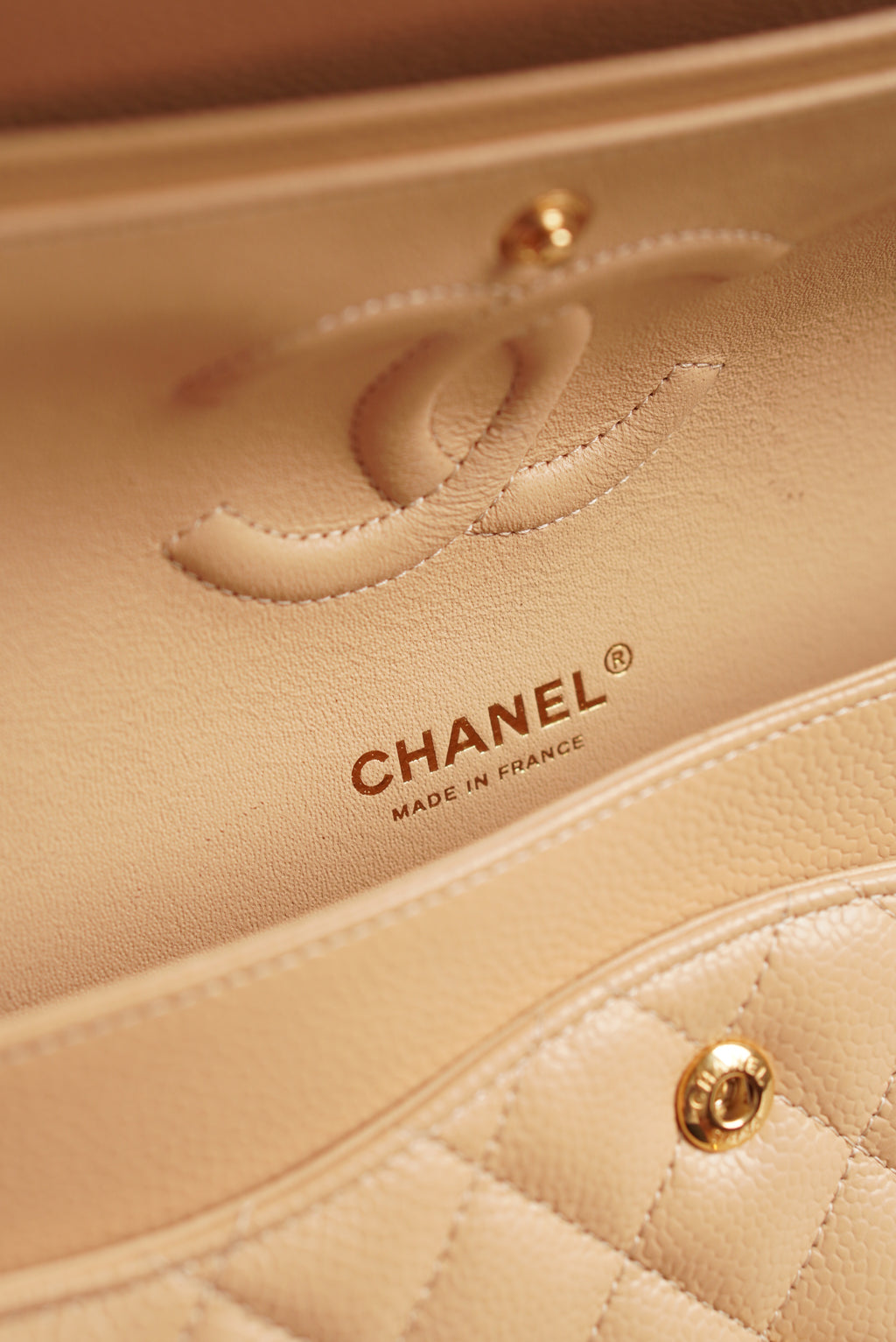 CHANEL CLASSIC MEDIUM DOUBLE FLAP | BEIGE