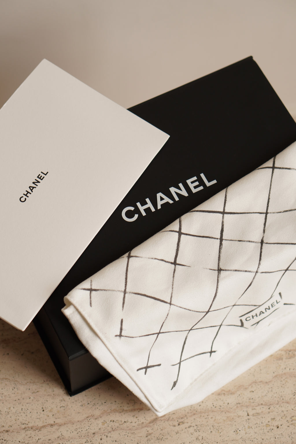 CHANEL CLASSIC MEDIUM DOUBLE FLAP | BEIGE