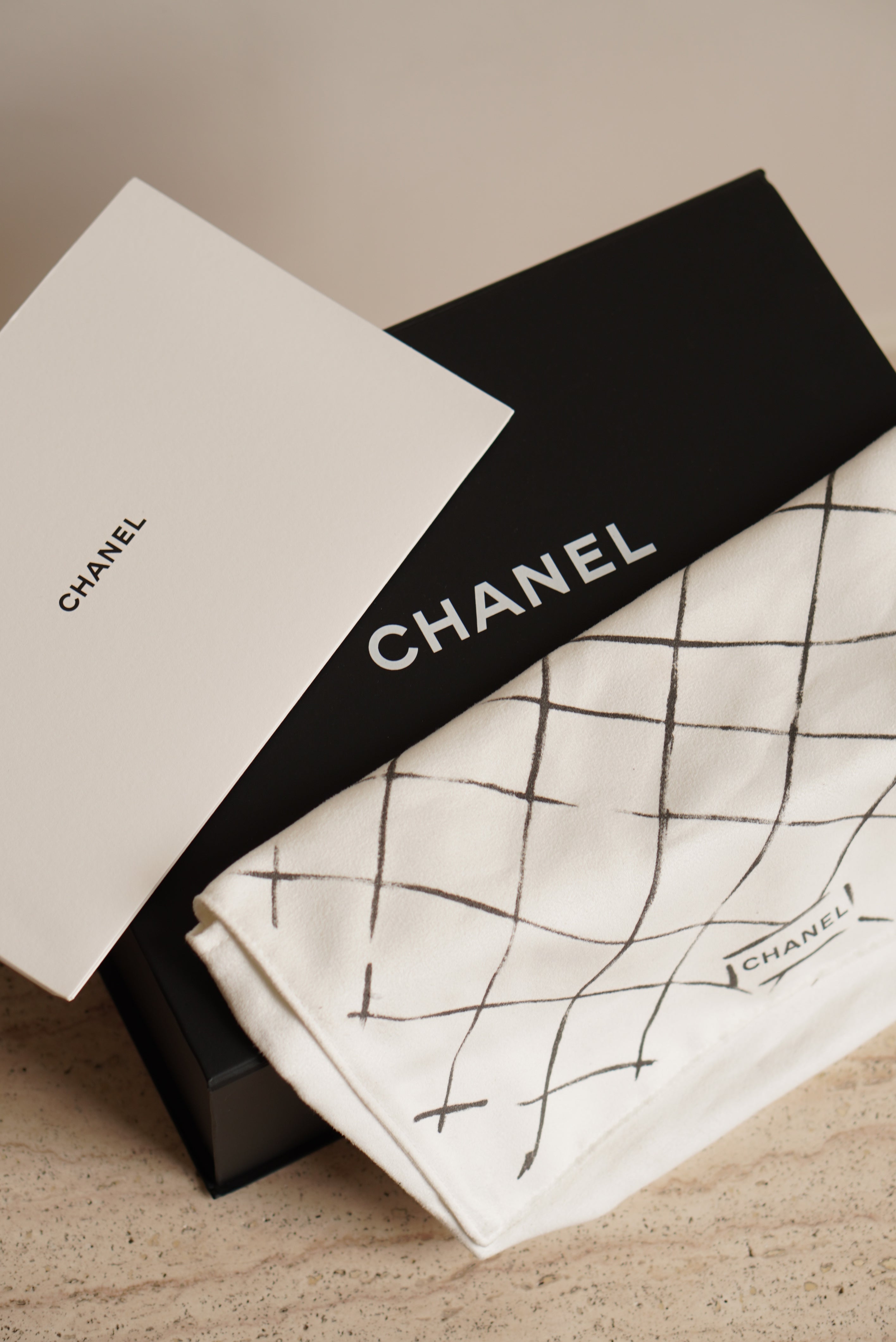 CHANEL CLASSIC MEDIUM DOUBLE FLAP | BEIGE
