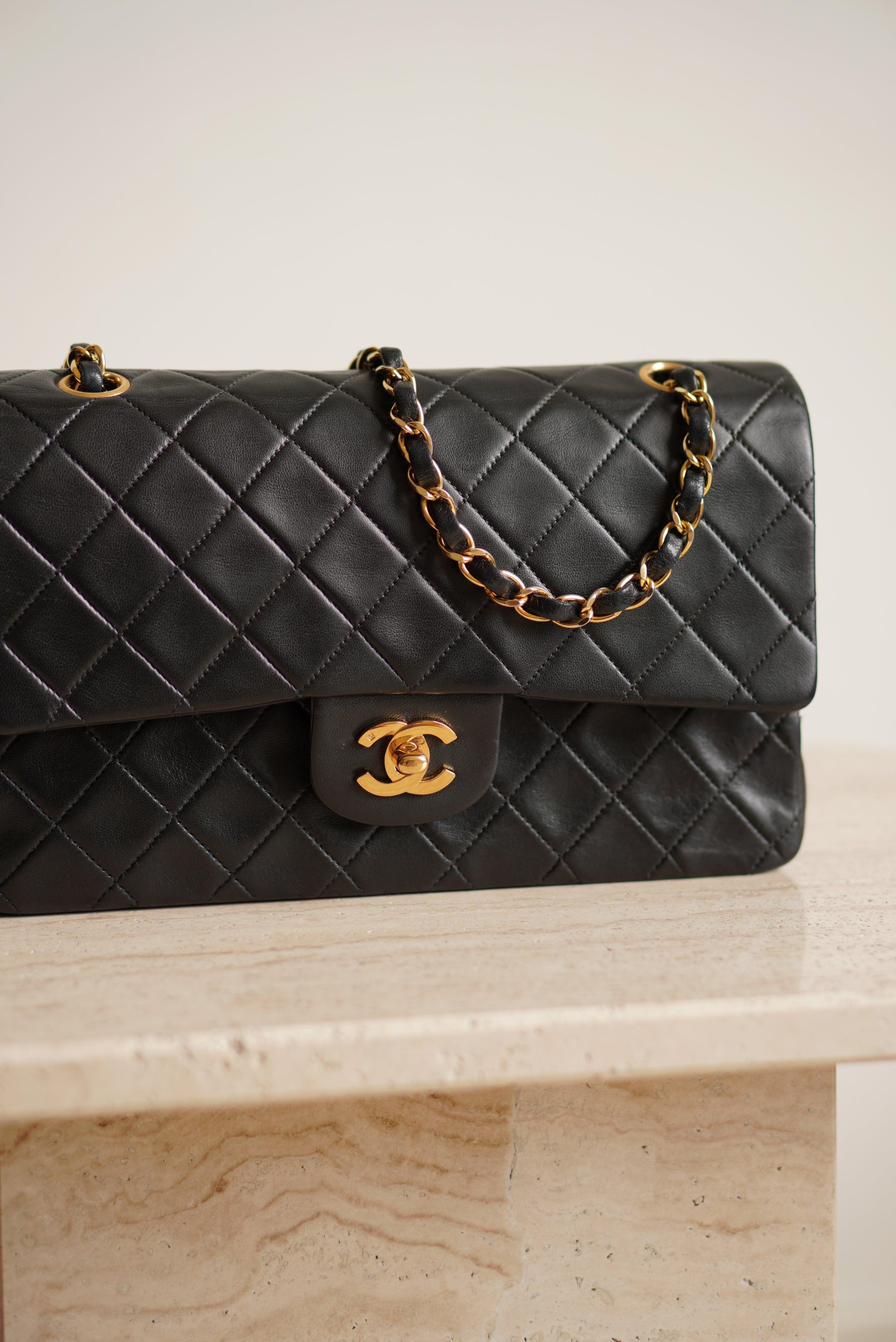 CHANEL CLASSIC MEDIUM DOUBLE FLAP