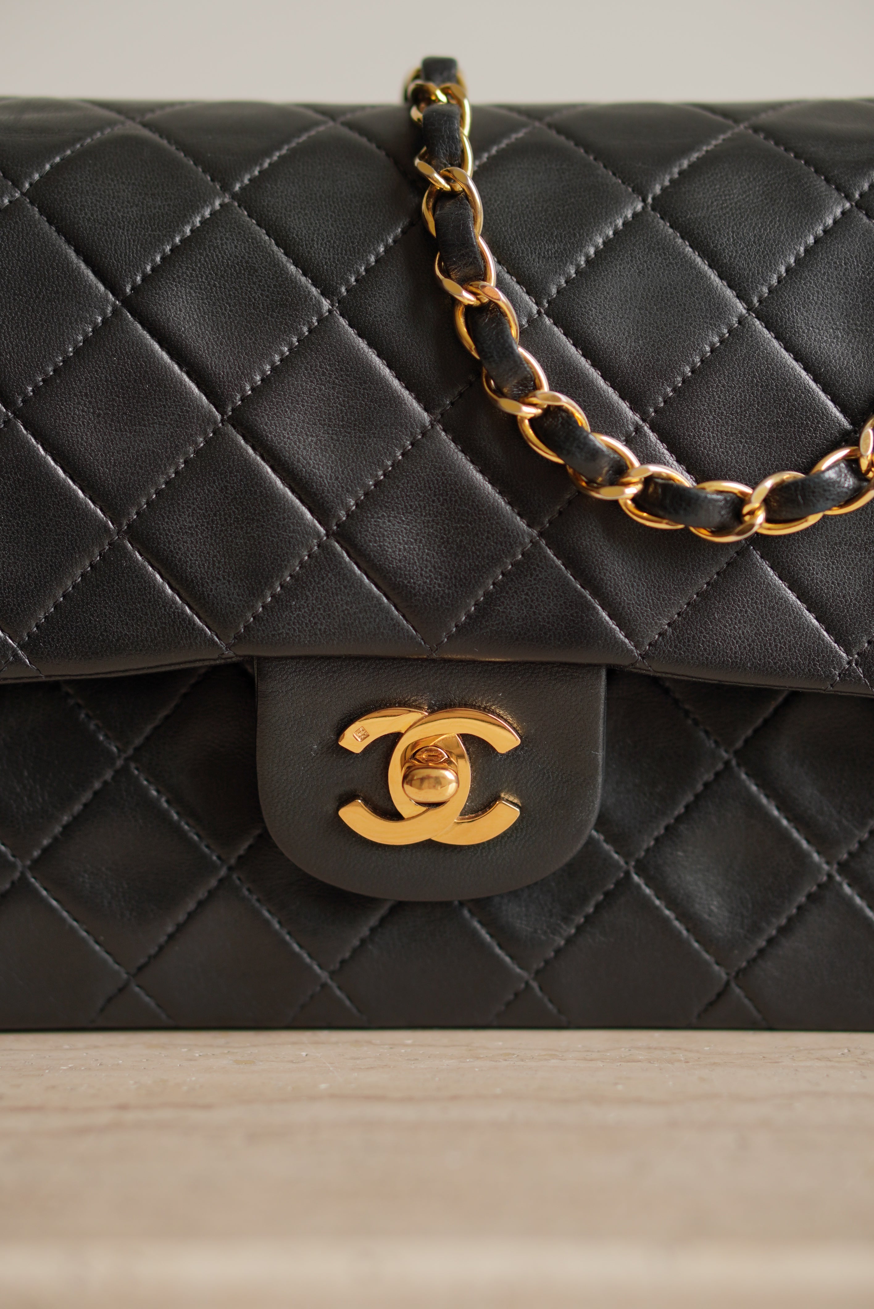 CHANEL CLASSIC MEDIUM DOUBLE FLAP