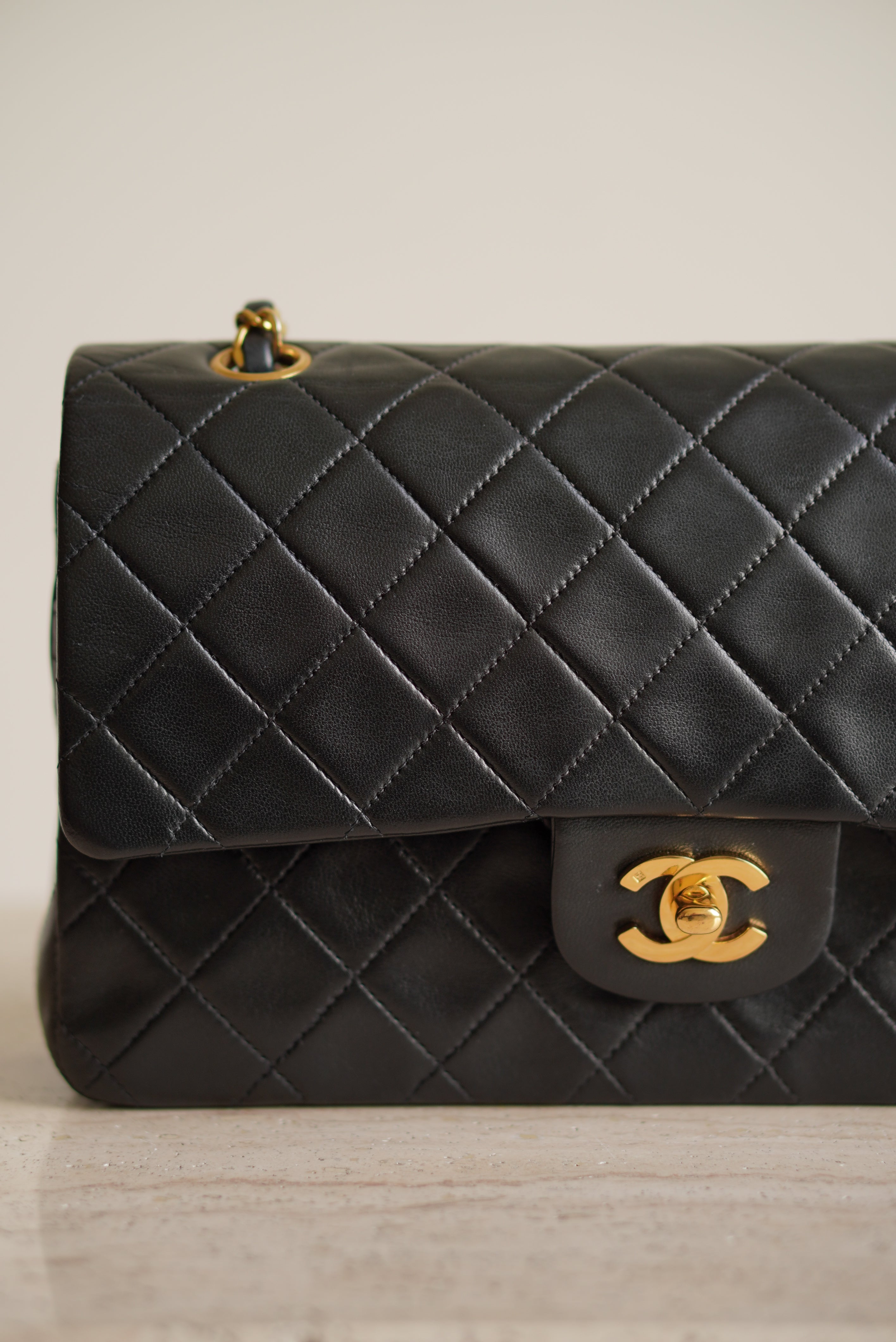 CHANEL CLASSIC MEDIUM DOUBLE FLAP