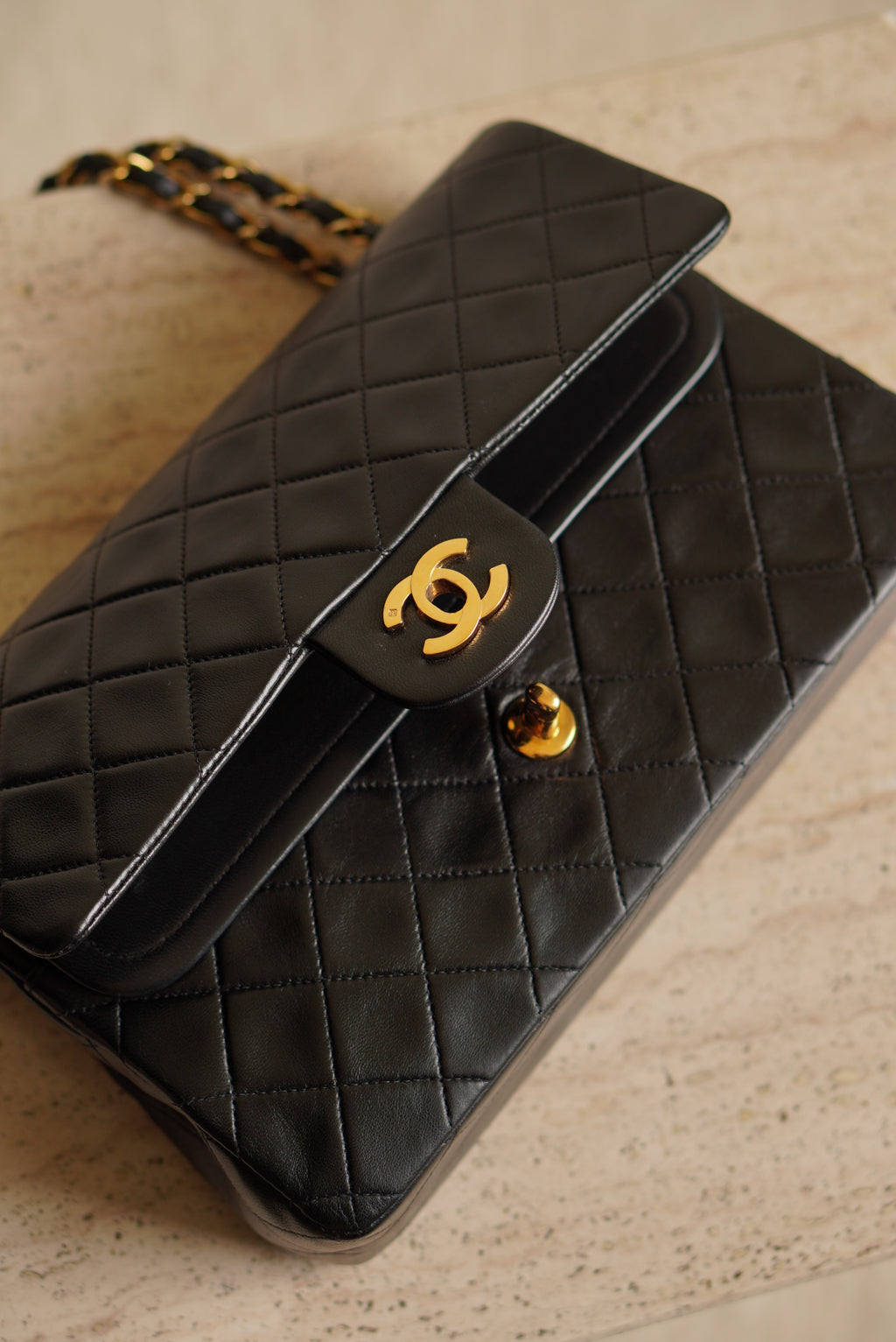 CHANEL CLASSIC MEDIUM DOUBLE FLAP
