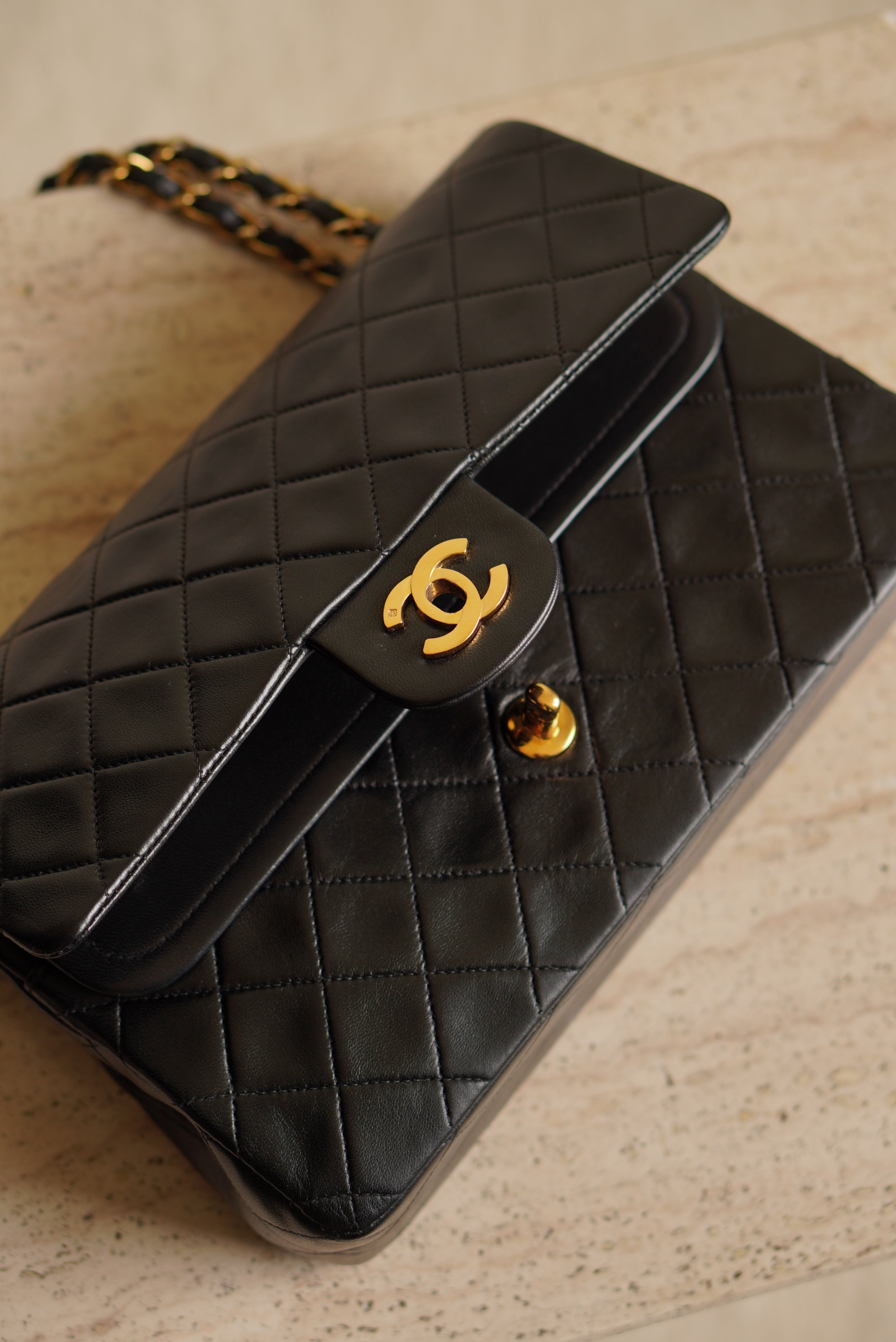 CHANEL CLASSIC MEDIUM DOUBLE FLAP