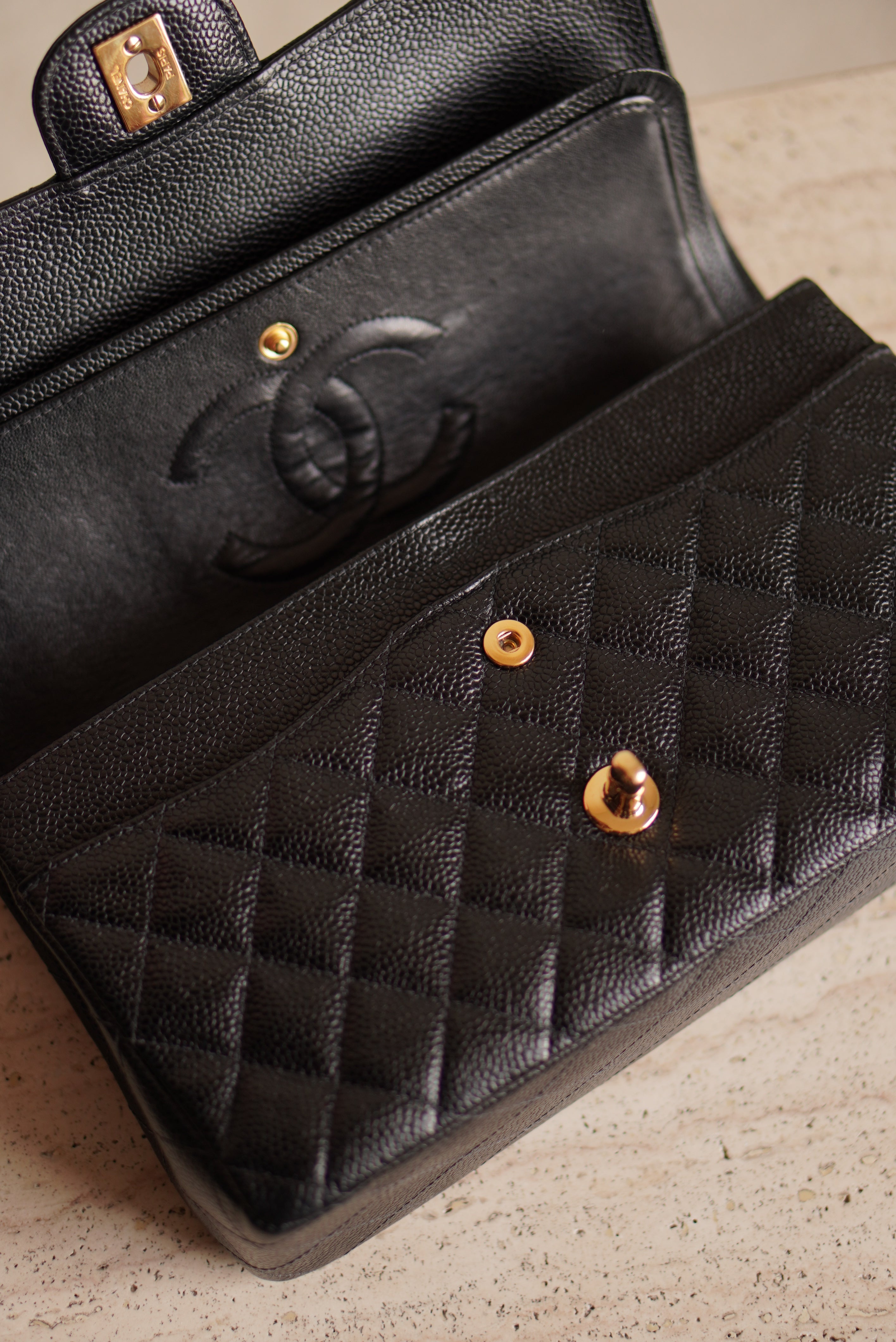 CHANEL CLASSIC MEDIUM DOUBLE FLAP