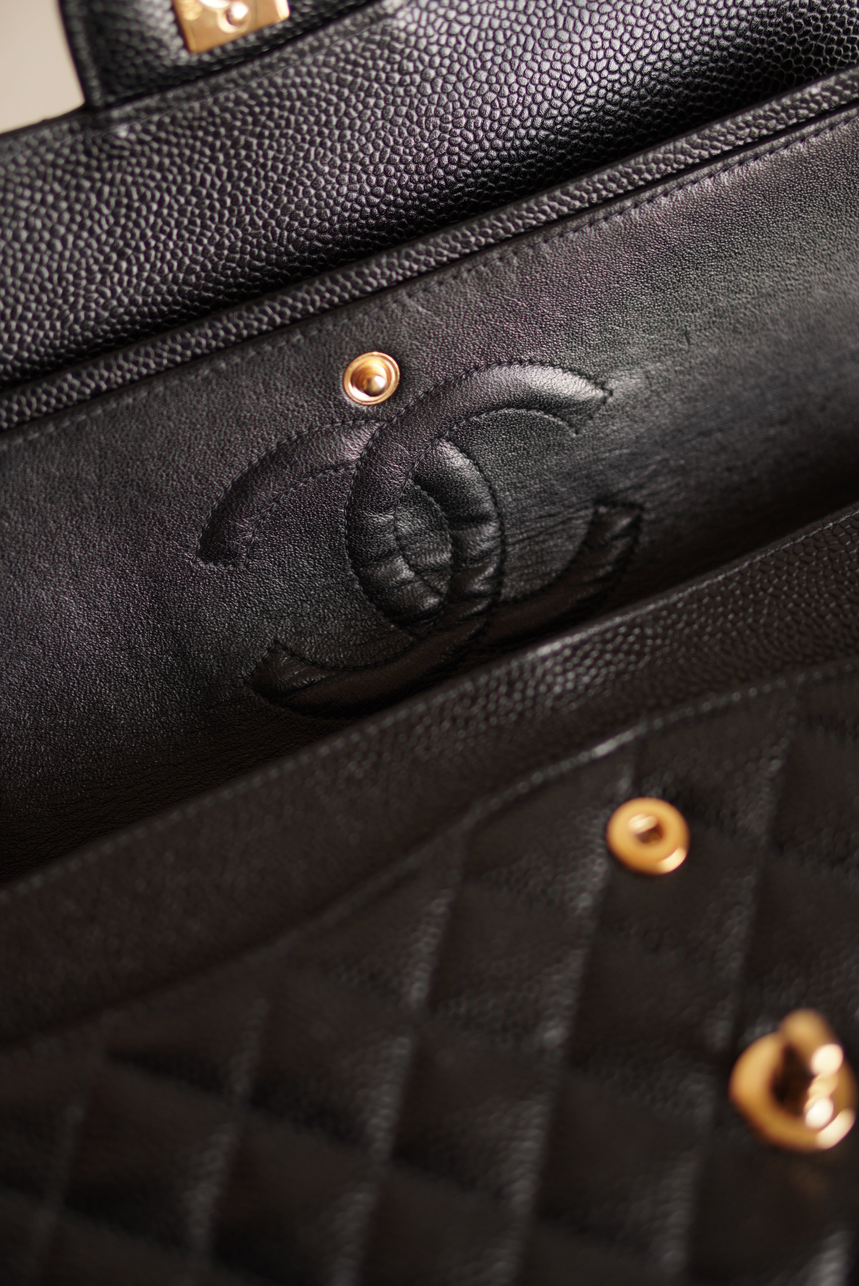 CHANEL CLASSIC MEDIUM DOUBLE FLAP