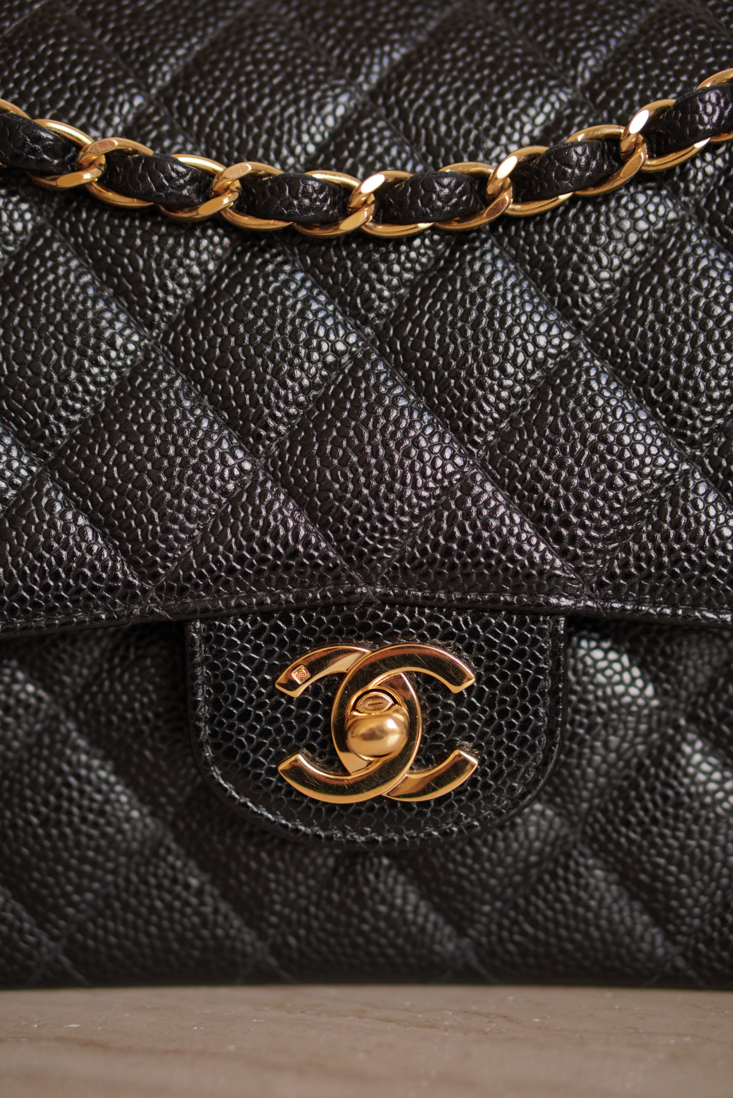 CHANEL CLASSIC MEDIUM DOUBLE FLAP | BLACK