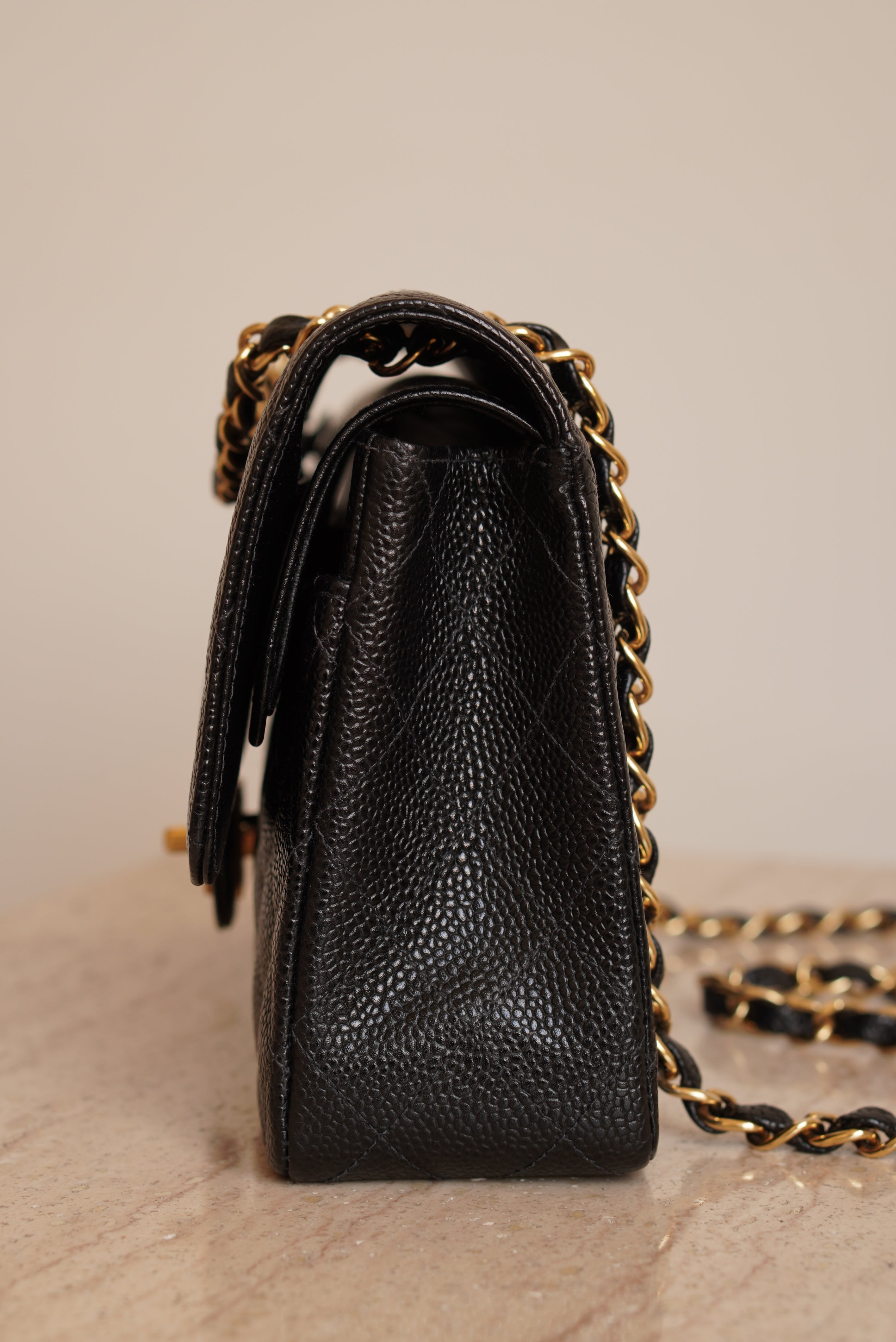 CHANEL CLASSIC MEDIUM DOUBLE FLAP | BLACK