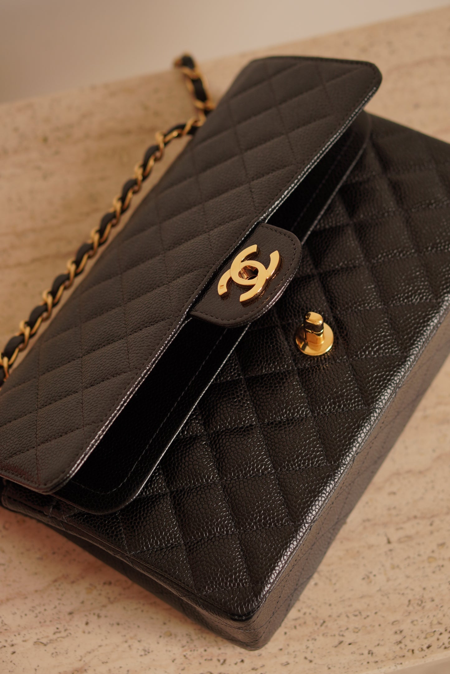 CHANEL CLASSIC MEDIUM DOUBLE FLAP | BLACK