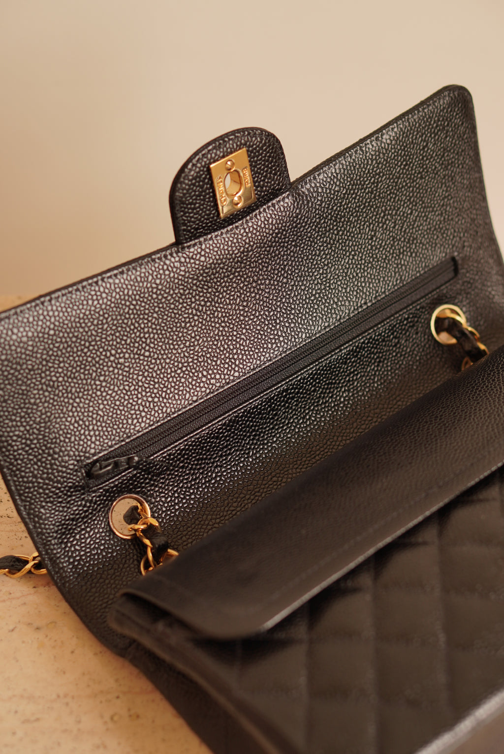 CHANEL CLASSIC MEDIUM DOUBLE FLAP | BLACK