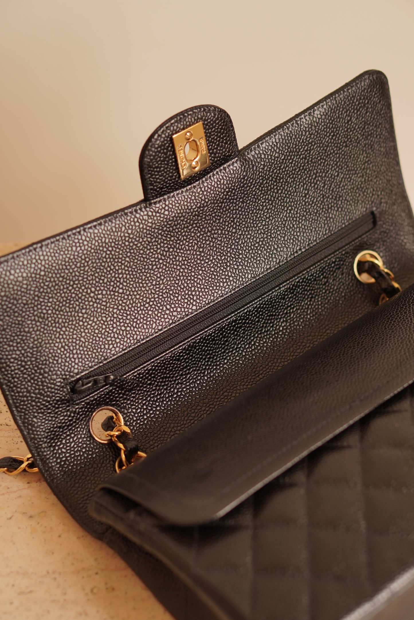 CHANEL CLASSIC MEDIUM DOUBLE FLAP | BLACK