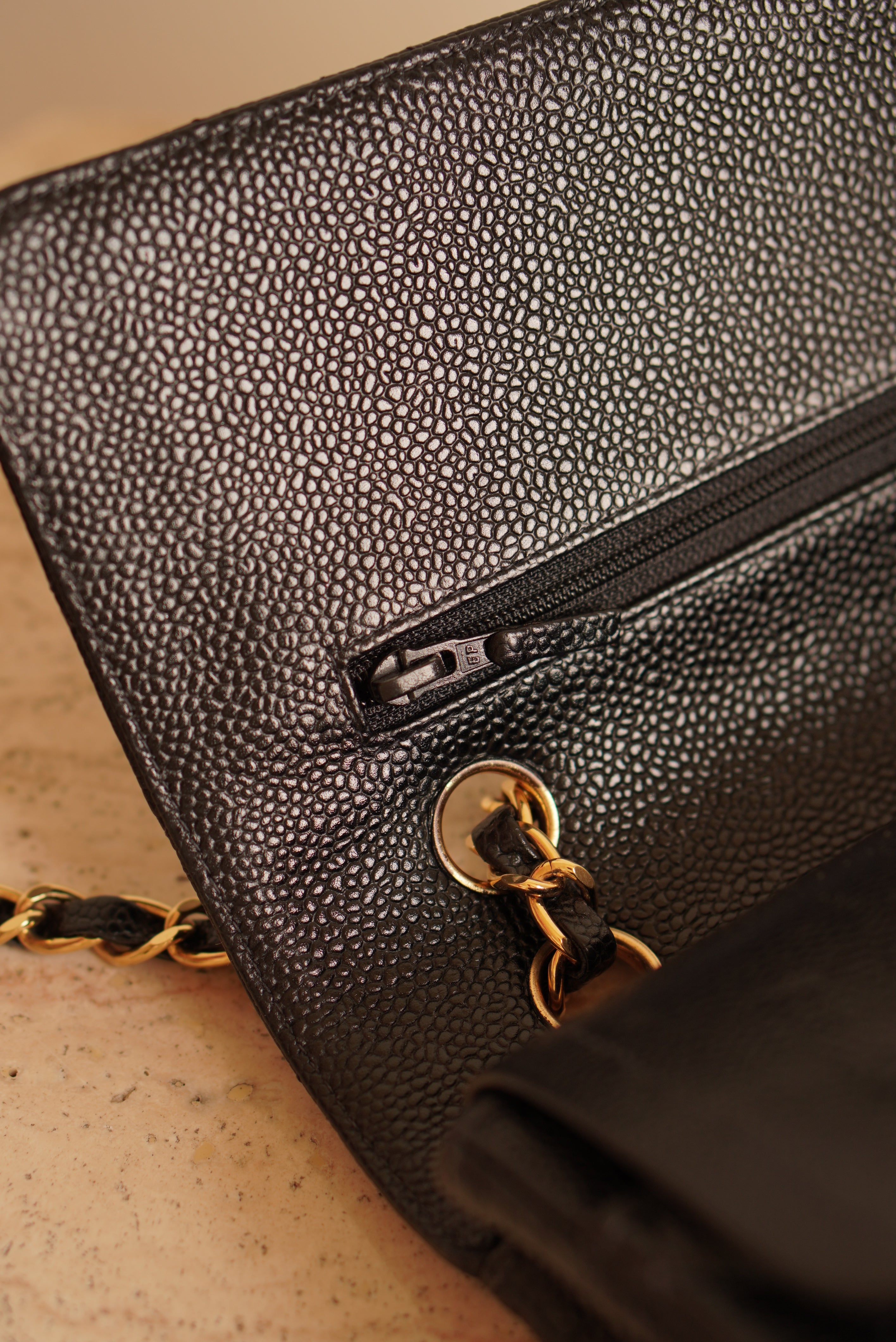 CHANEL CLASSIC MEDIUM DOUBLE FLAP | BLACK